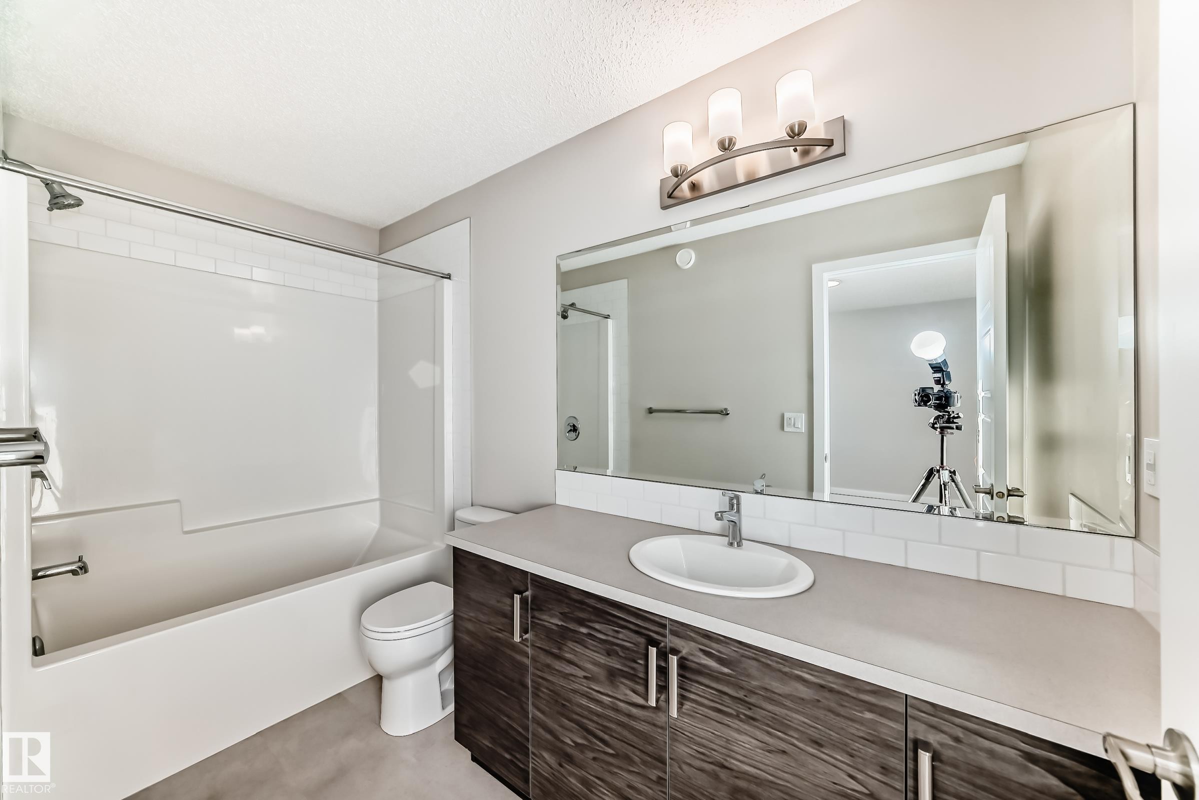 5025 Kinney Link Link, Edmonton, AB - Indoor Photo Showing Bathroom