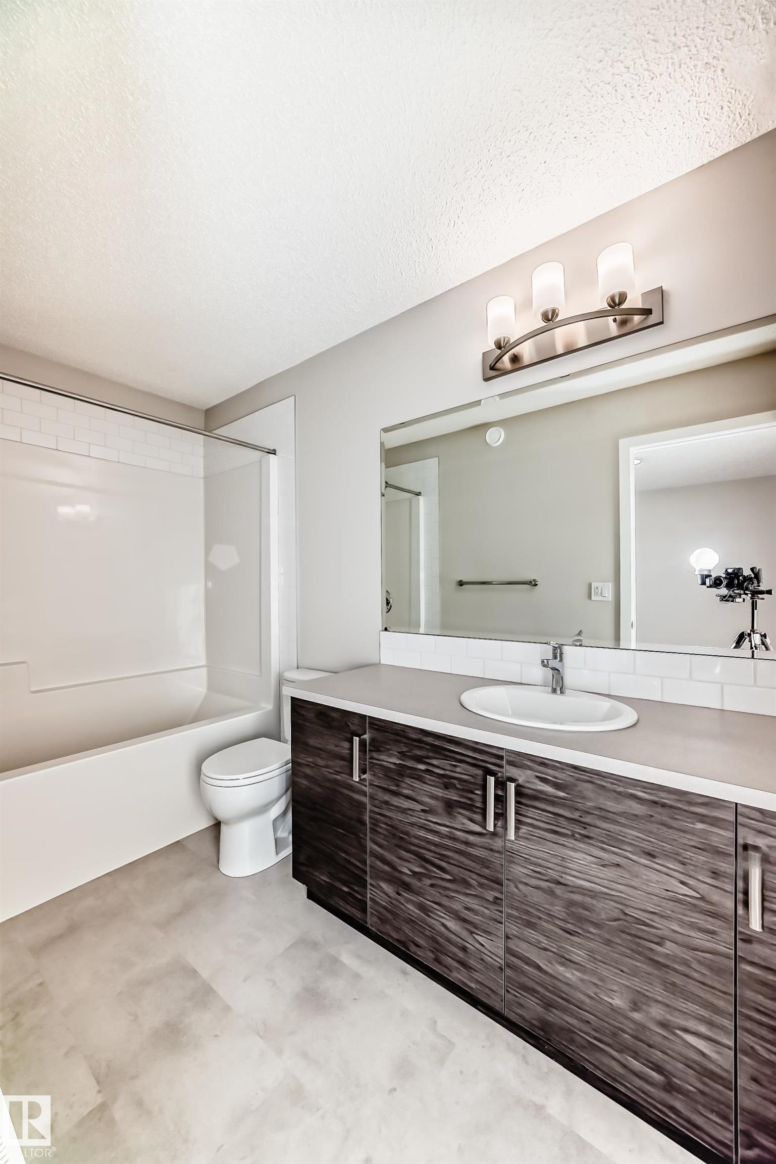 5025 Kinney Link Link, Edmonton, AB - Indoor Photo Showing Bathroom