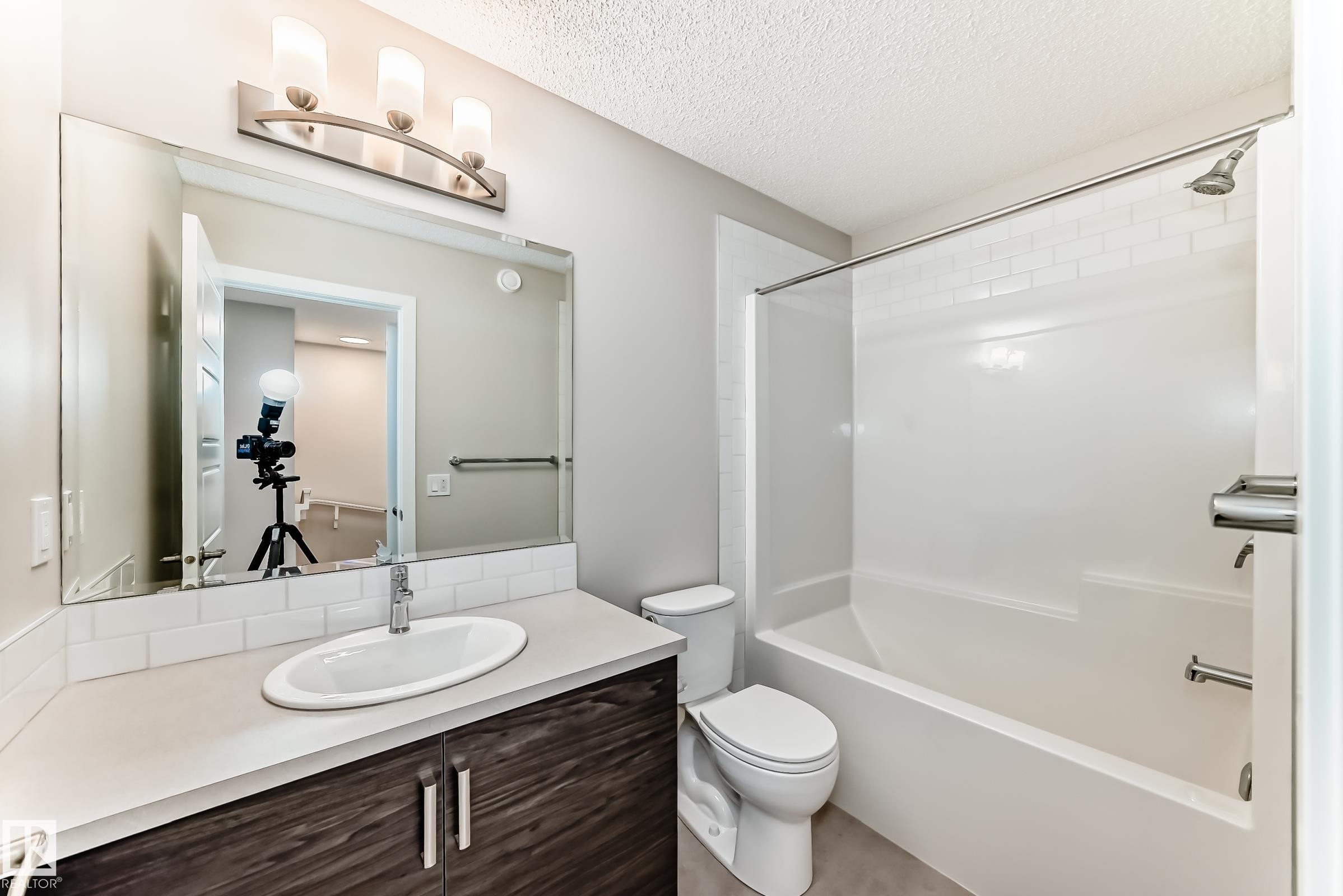 5025 Kinney Link Link, Edmonton, AB - Indoor Photo Showing Bathroom