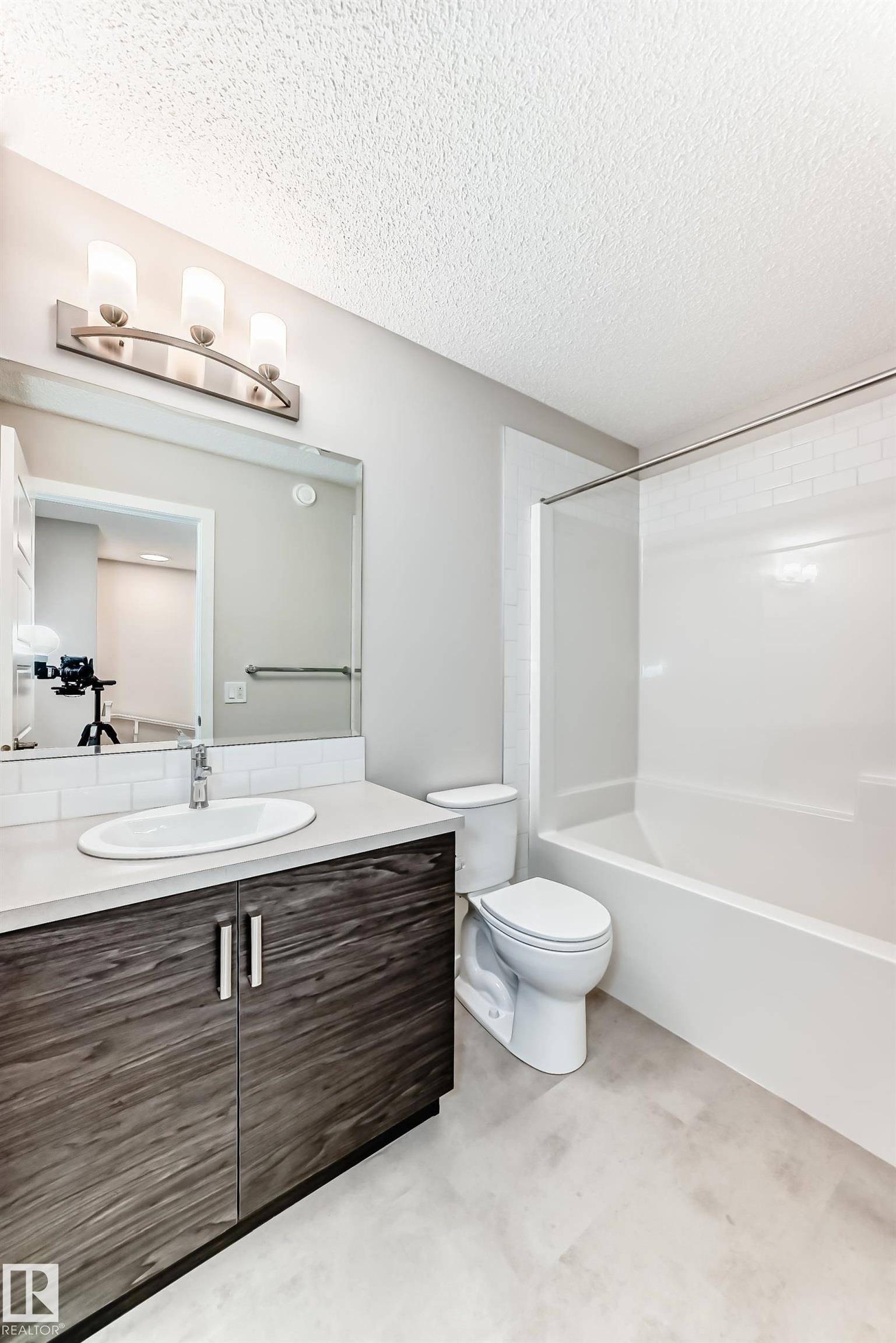 5025 Kinney Link Link, Edmonton, AB - Indoor Photo Showing Bathroom
