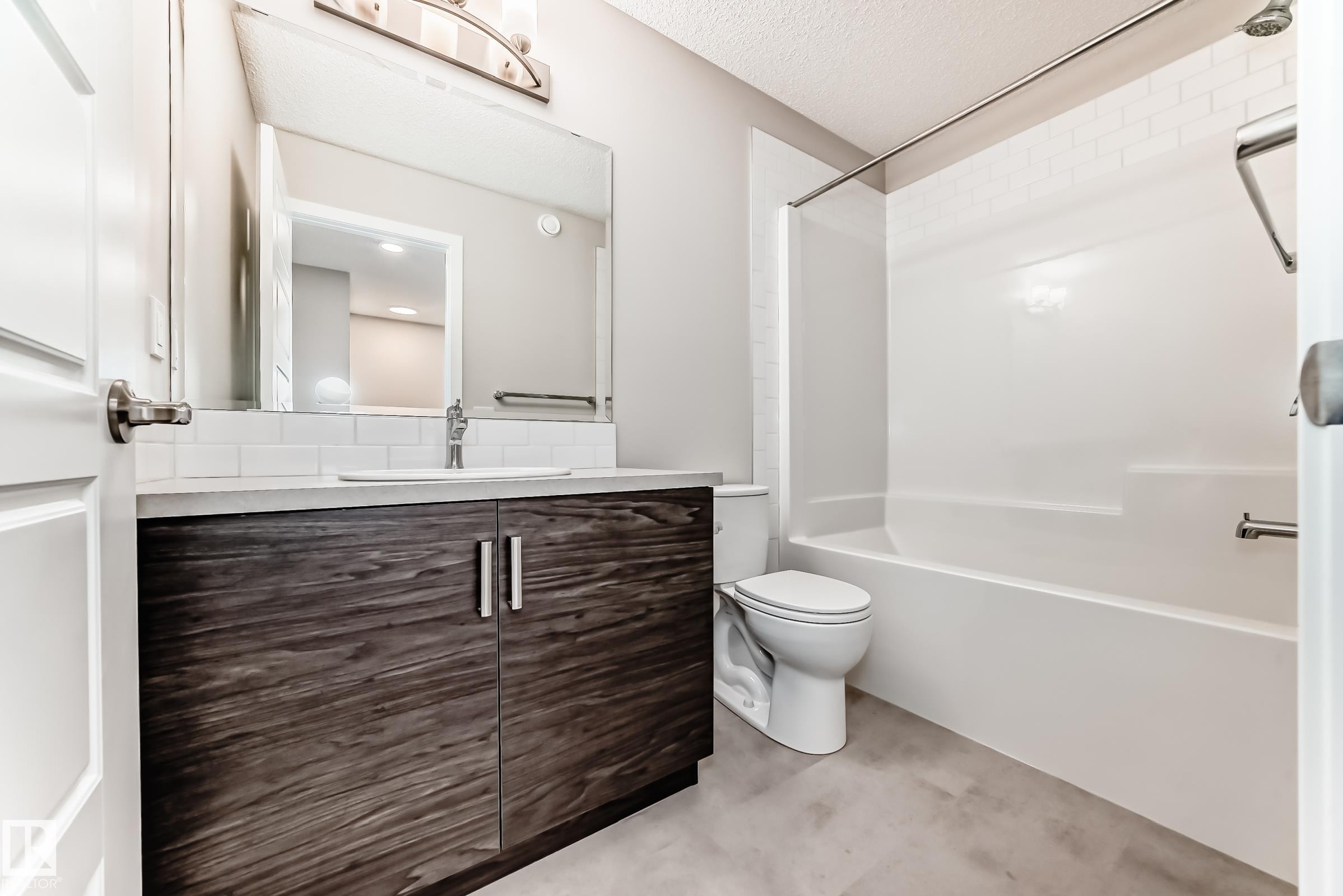 5025 Kinney Link Link, Edmonton, AB - Indoor Photo Showing Bathroom