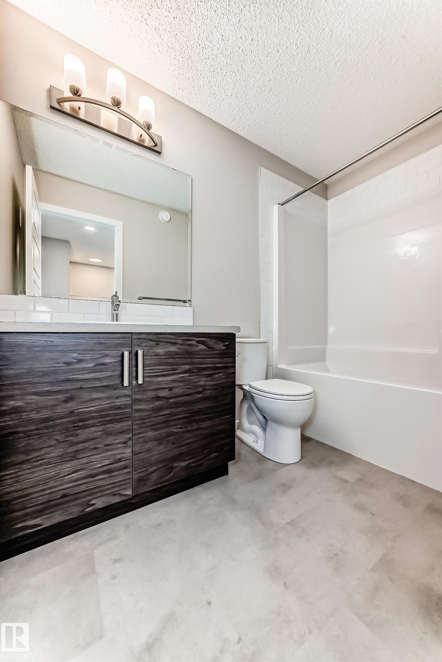 5025 Kinney Link Link, Edmonton, AB - Indoor Photo Showing Bathroom
