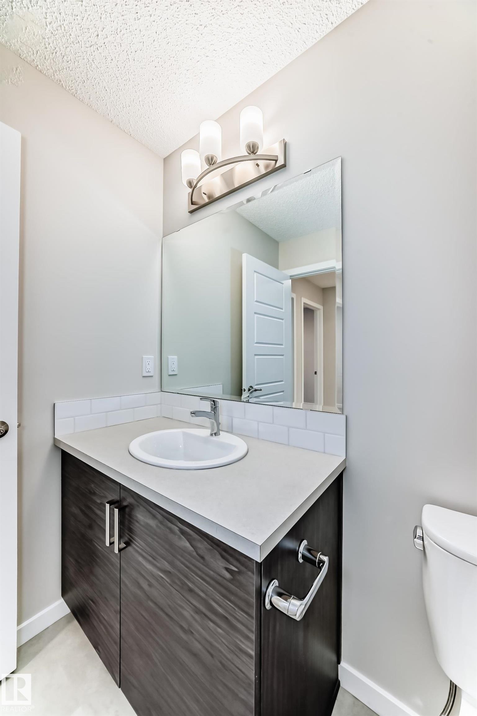 5025 Kinney Link Link, Edmonton, AB - Indoor Photo Showing Bathroom