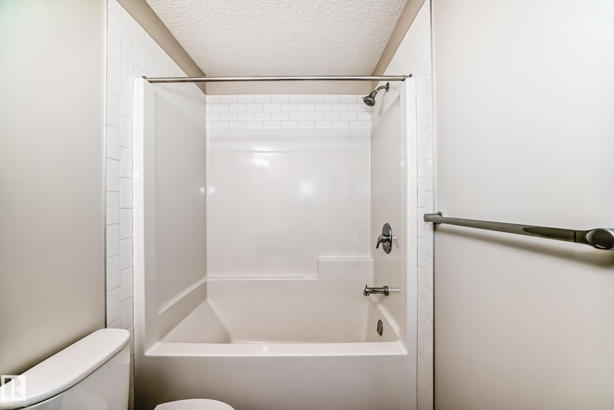 5025 Kinney Link Link, Edmonton, AB - Indoor Photo Showing Bathroom