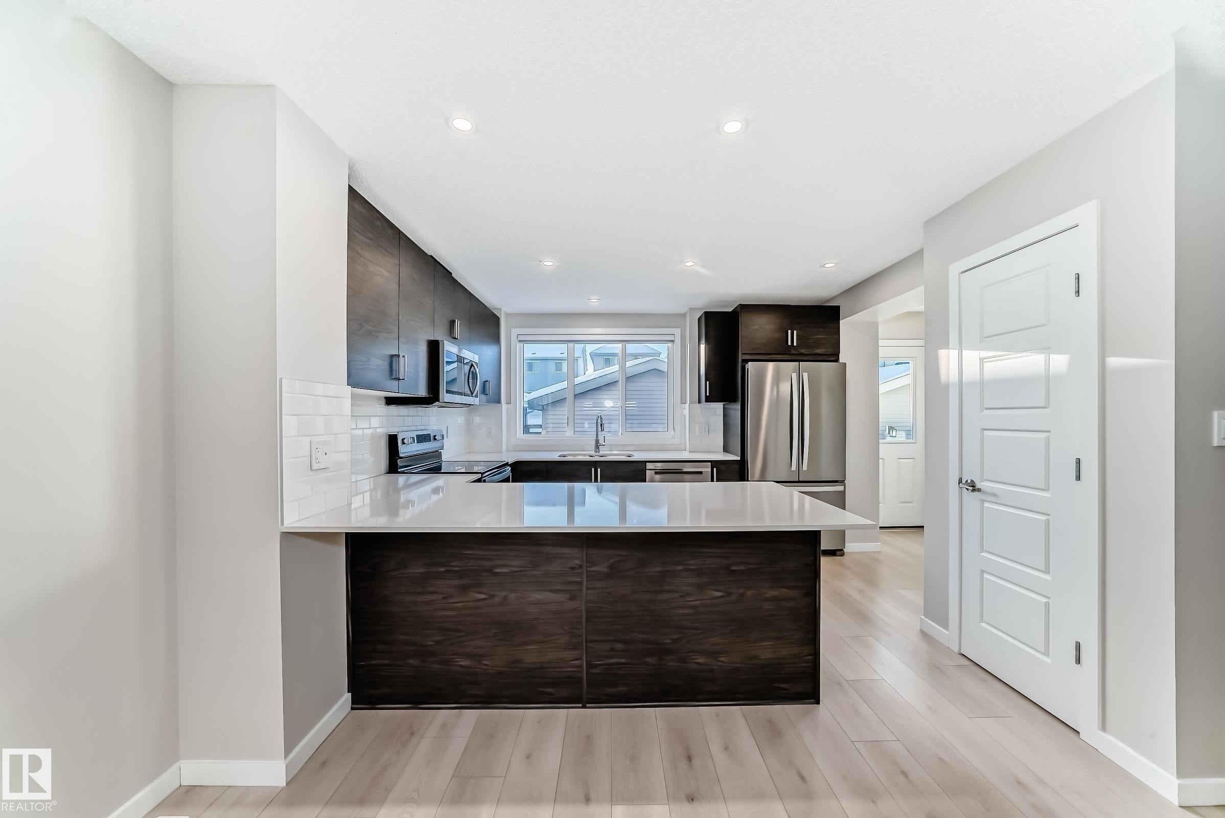 5025 Kinney Link Link, Edmonton, AB - Indoor Photo Showing Kitchen