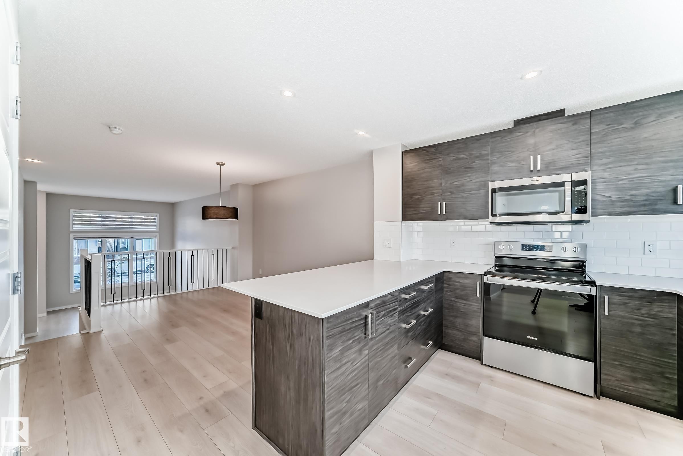 5025 Kinney Link Link, Edmonton, AB - Indoor Photo Showing Kitchen With Stainless Steel Kitchen