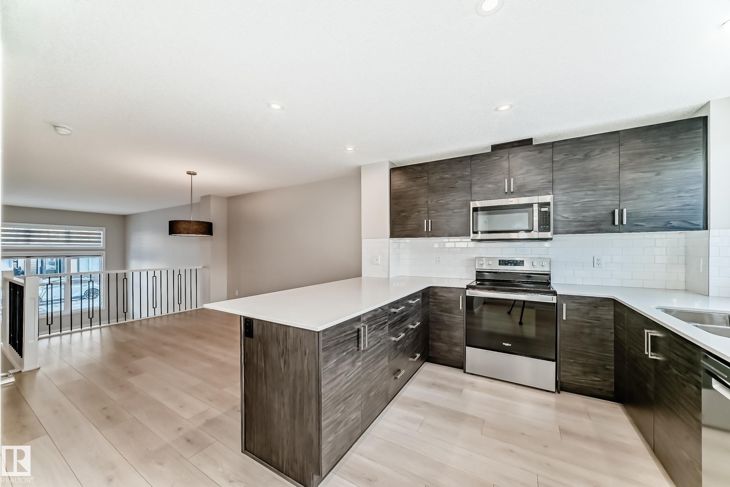 5025 Kinney Link Link, Edmonton, AB - Indoor Photo Showing Kitchen With Stainless Steel Kitchen With Upgraded Kitchen