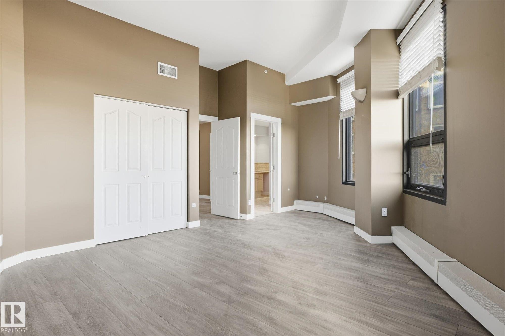 301 10106 105 Street, Edmonton, AB - Indoor Photo Showing Other Room