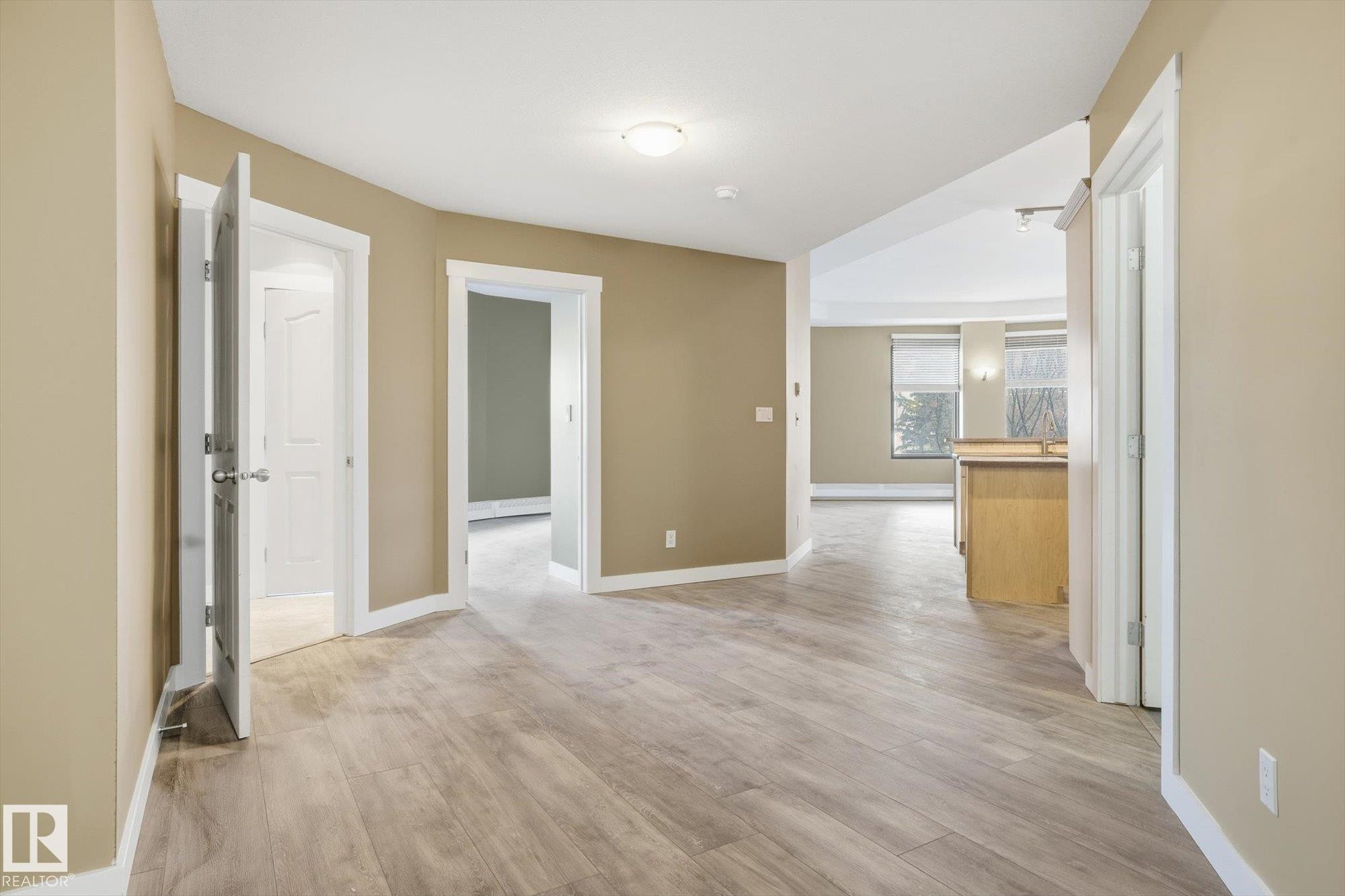 301 10106 105 Street, Edmonton, AB - Indoor Photo Showing Other Room