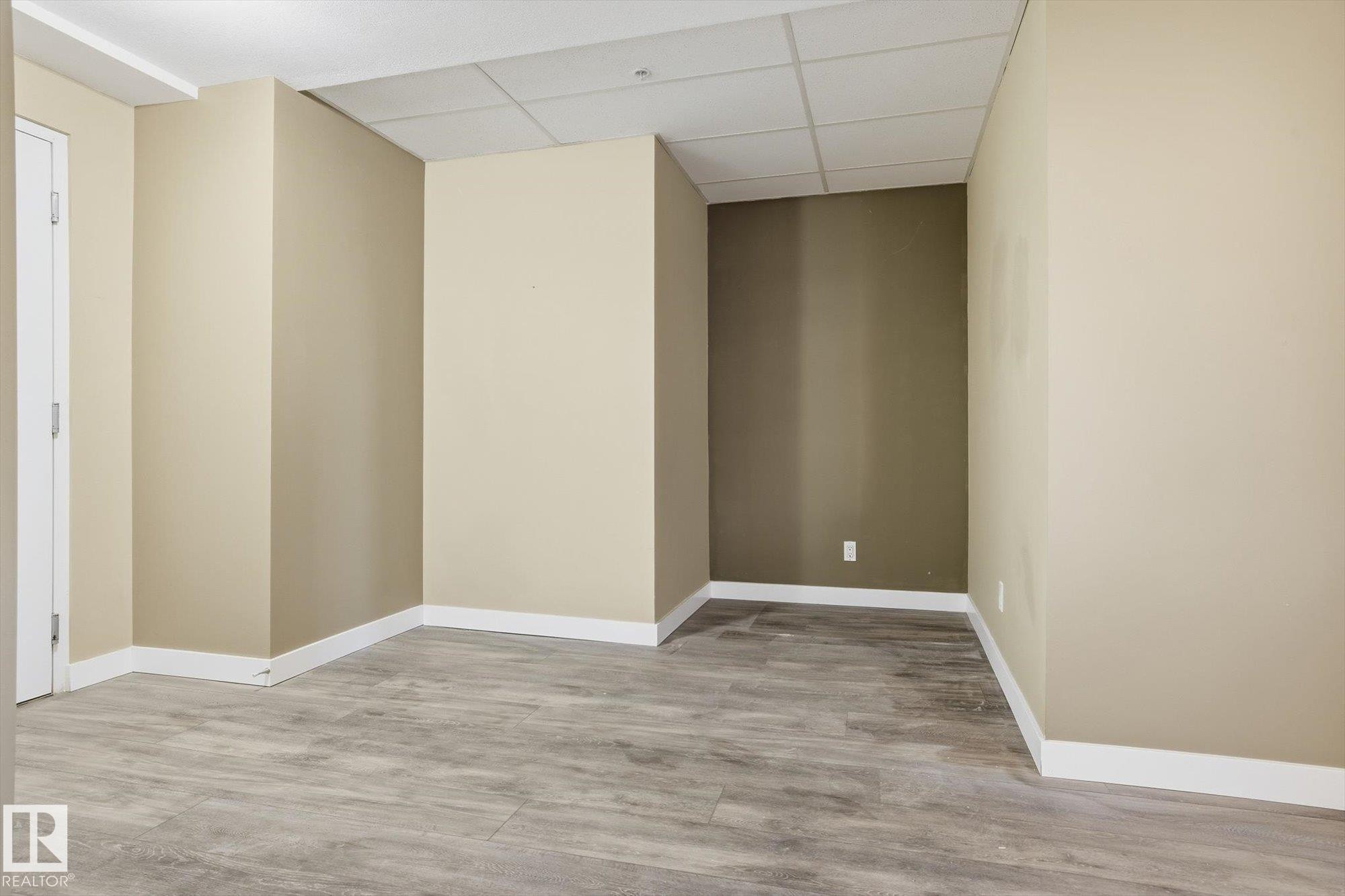 301 10106 105 Street, Edmonton, AB - Indoor Photo Showing Other Room