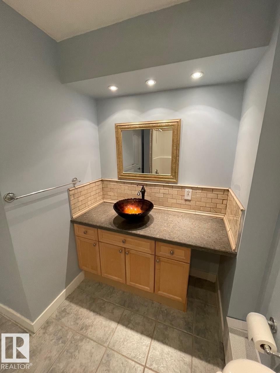 301 10106 105 Street, Edmonton, AB - Indoor Photo Showing Bathroom