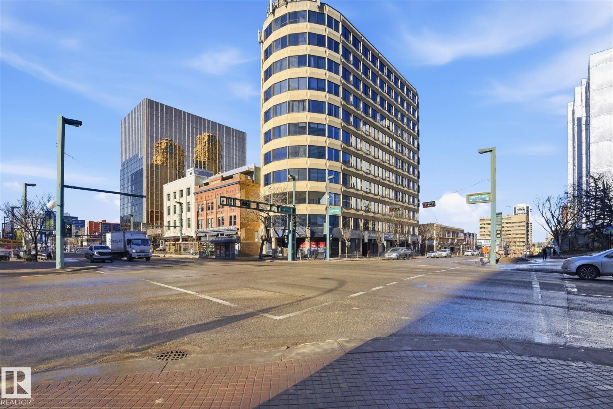 301 10106 105 Street, Edmonton, AB - Outdoor