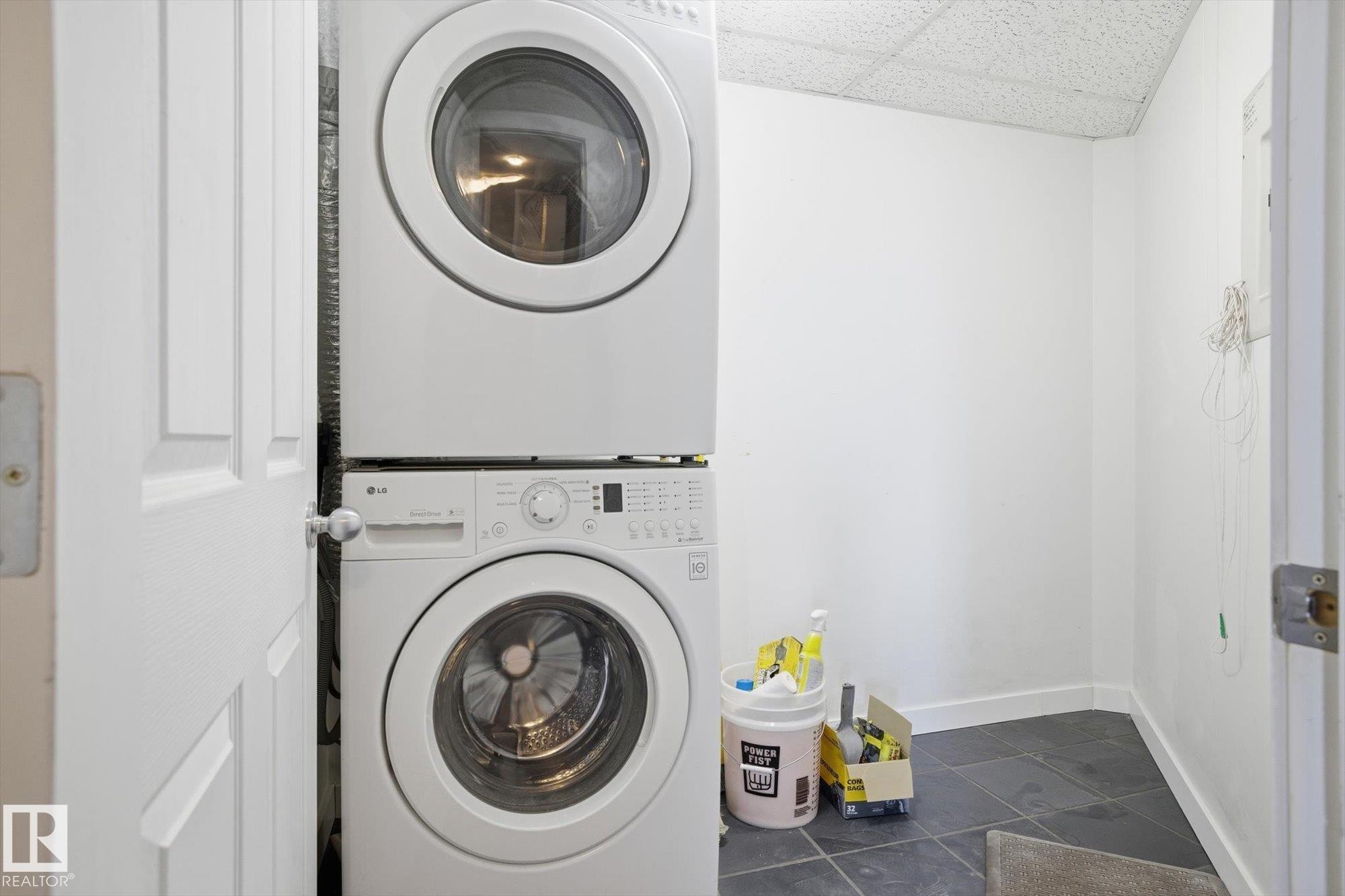 301 10106 105 Street, Edmonton, AB - Indoor Photo Showing Laundry Room
