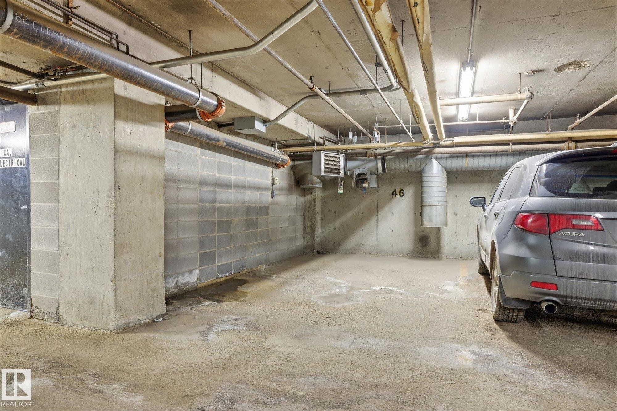 301 10106 105 Street, Edmonton, AB - Indoor Photo Showing Garage