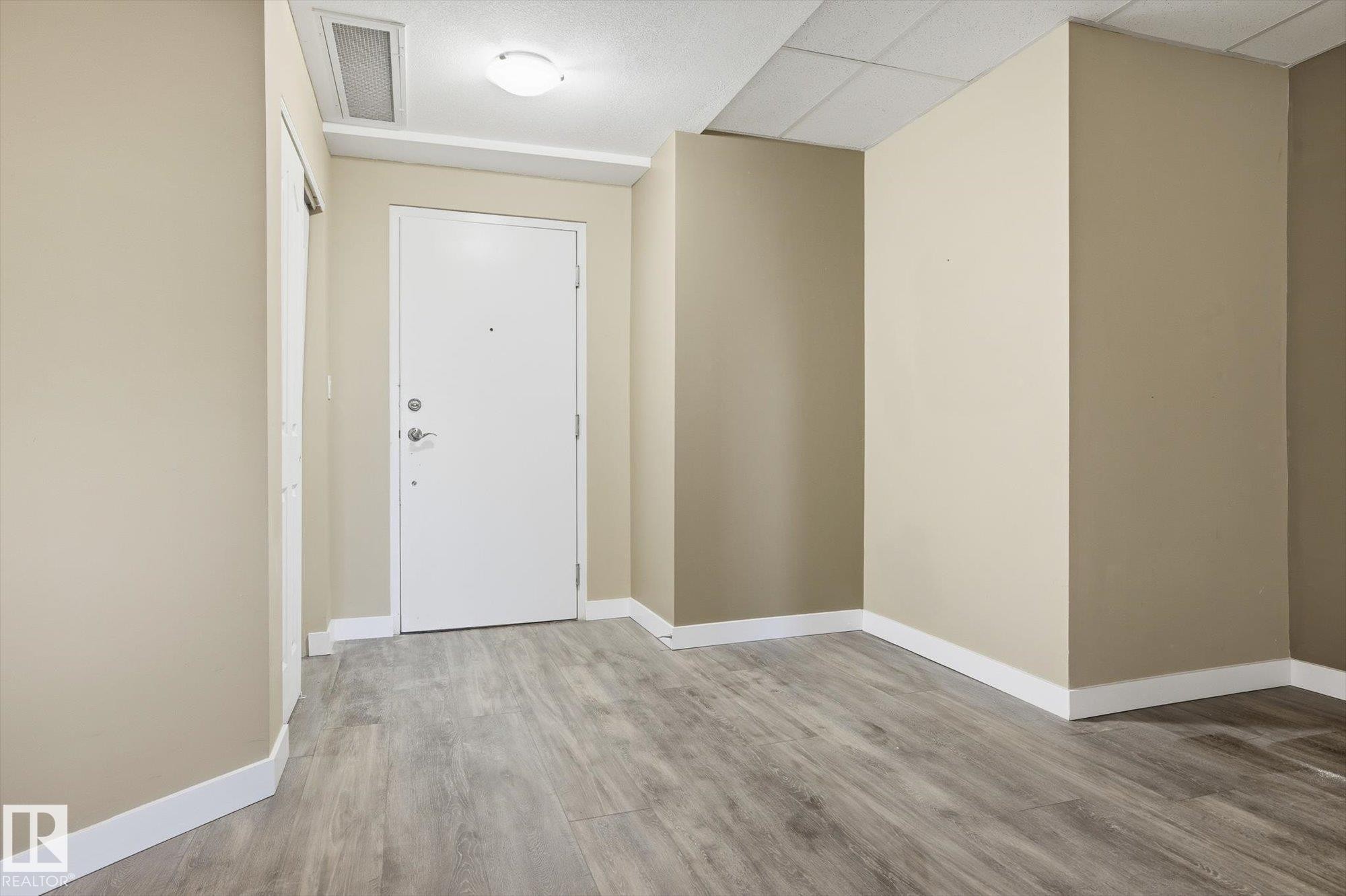 301 10106 105 Street, Edmonton, AB - Indoor Photo Showing Other Room