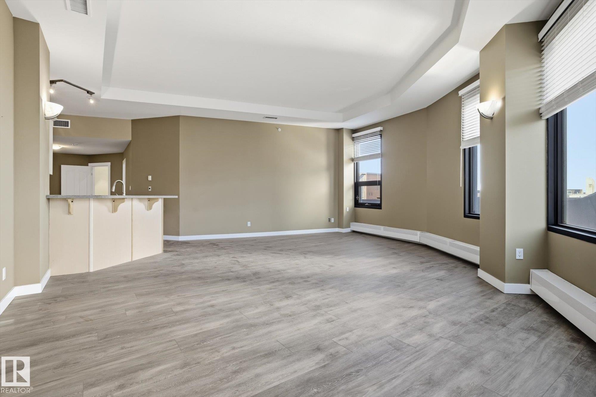 301 10106 105 Street, Edmonton, AB - Indoor