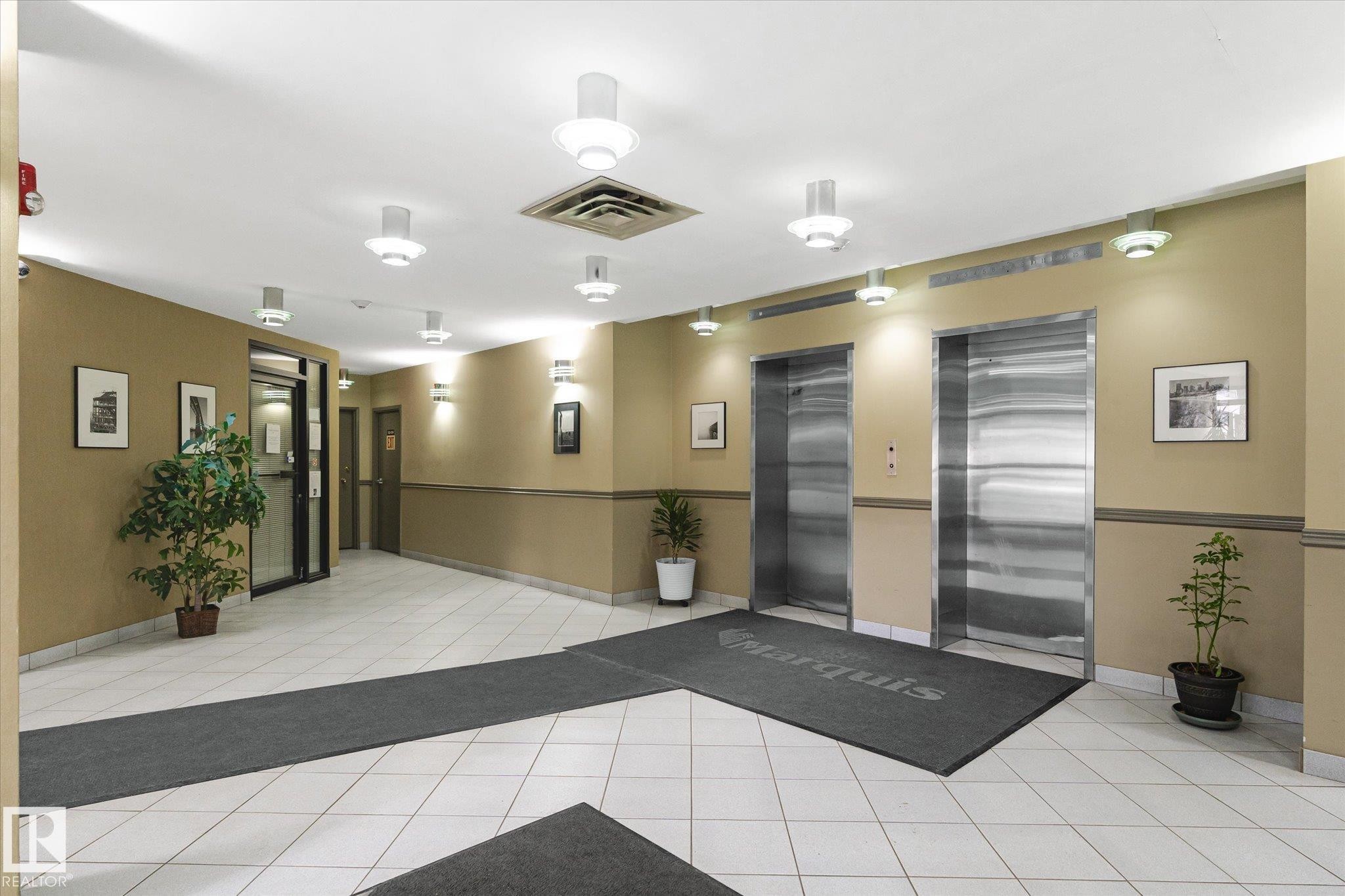 View of lobby - 304 9725 106 Street, Edmonton, AB - Indoor Photo Showing Other Room