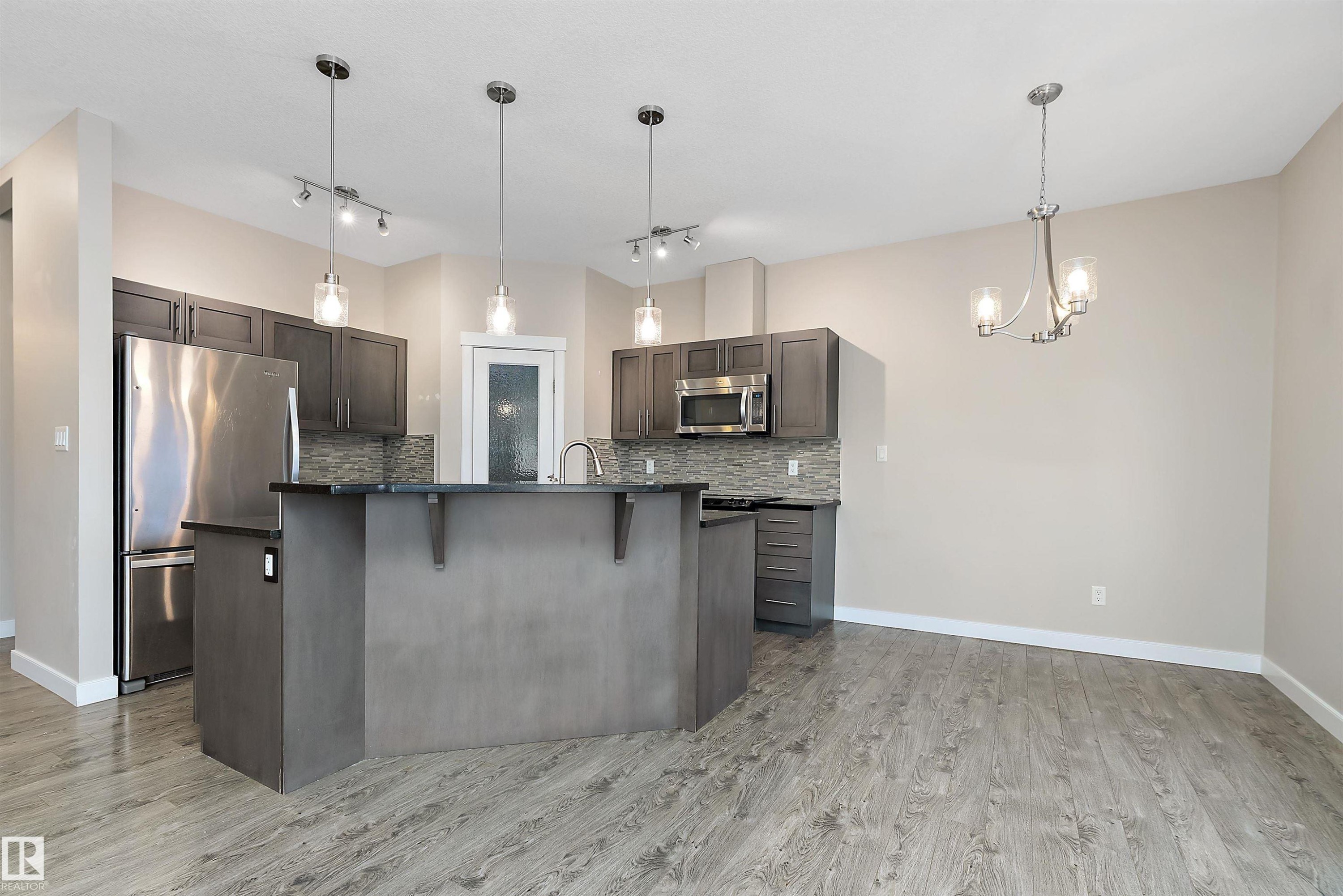 3403 Graybriar Green, Stony Plain, AB - Indoor Photo Showing Kitchen With Stainless Steel Kitchen With Upgraded Kitchen