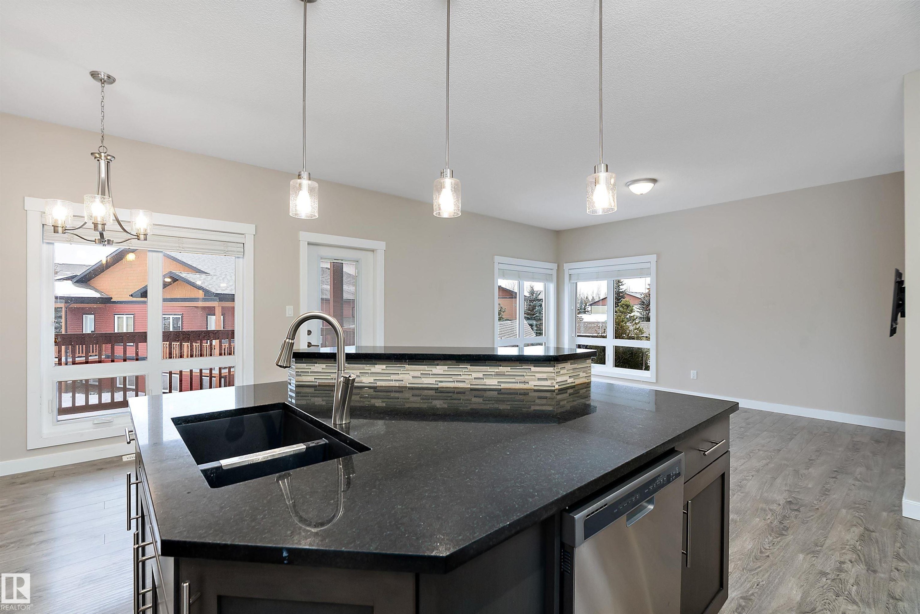 3403 Graybriar Green, Stony Plain, AB - Indoor Photo Showing Kitchen With Double Sink