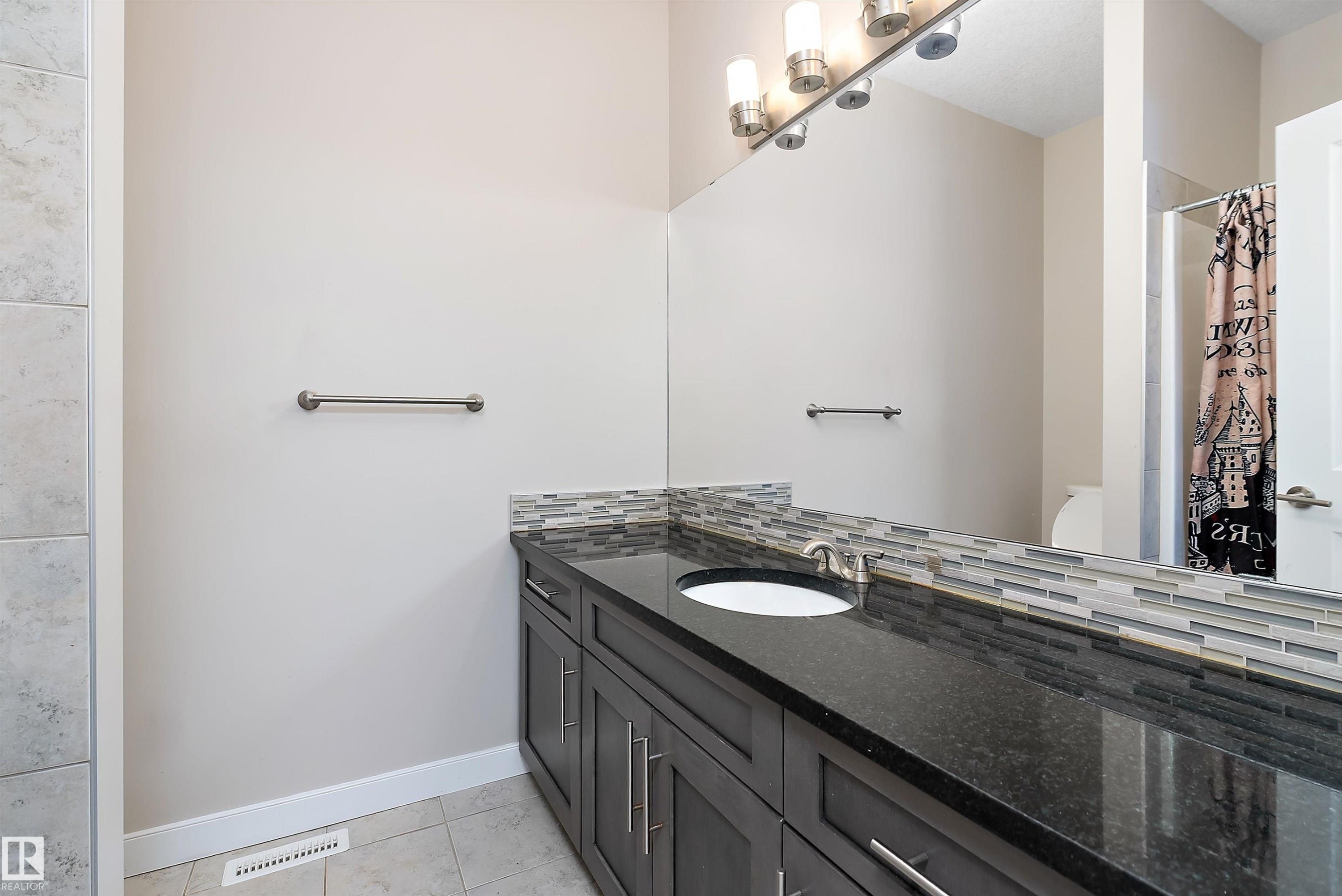 3403 Graybriar Green, Stony Plain, AB - Indoor Photo Showing Bathroom