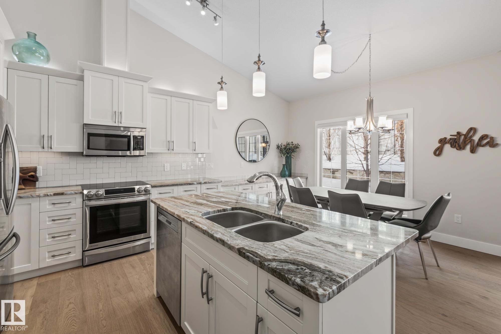 18 8 Lynx Close, St. Albert, AB - Indoor Photo Showing Kitchen With Double Sink With Upgraded Kitchen