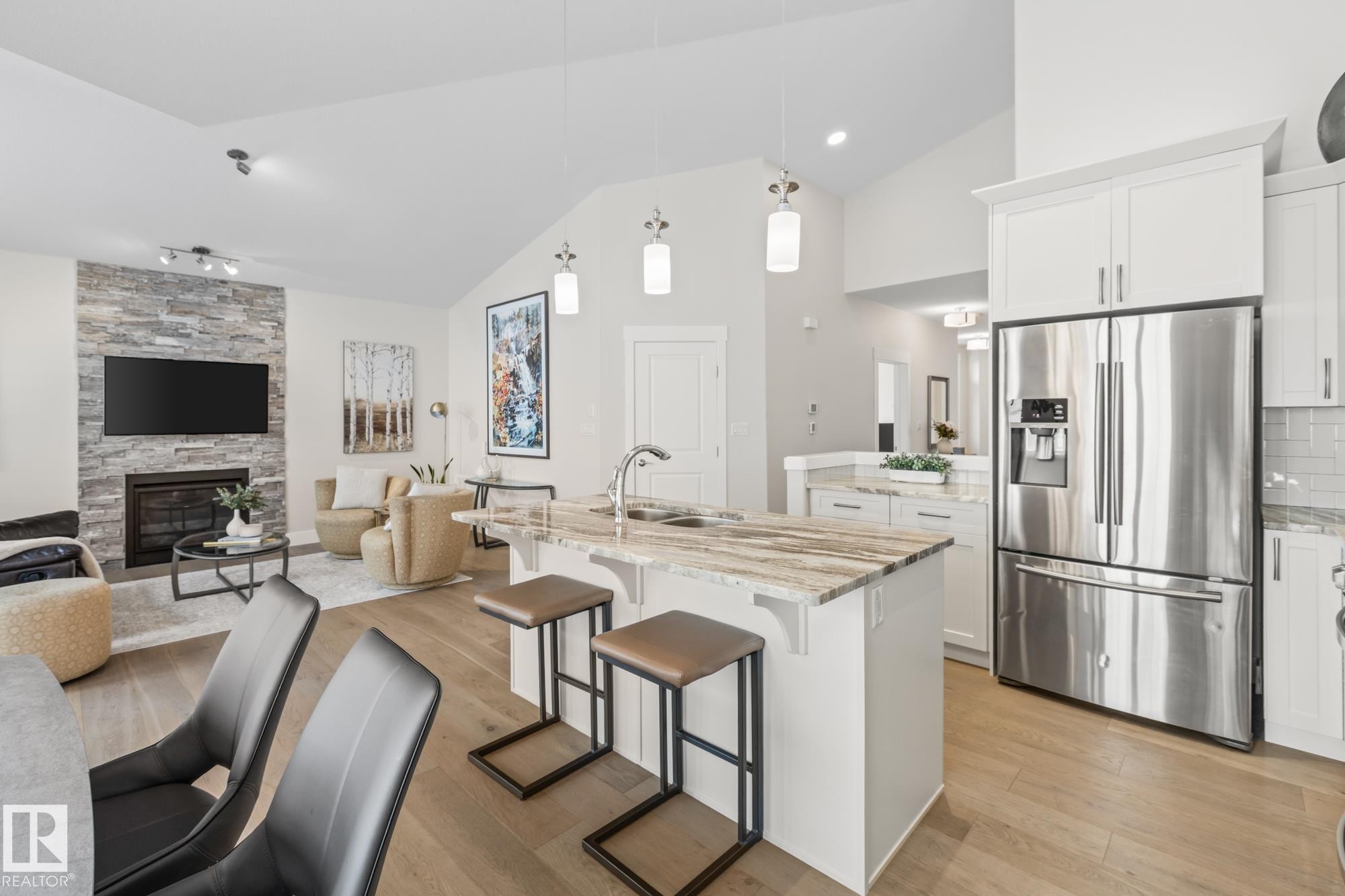 18 8 Lynx Close, St. Albert, AB - Indoor Photo Showing Kitchen With Fireplace With Double Sink With Upgraded Kitchen