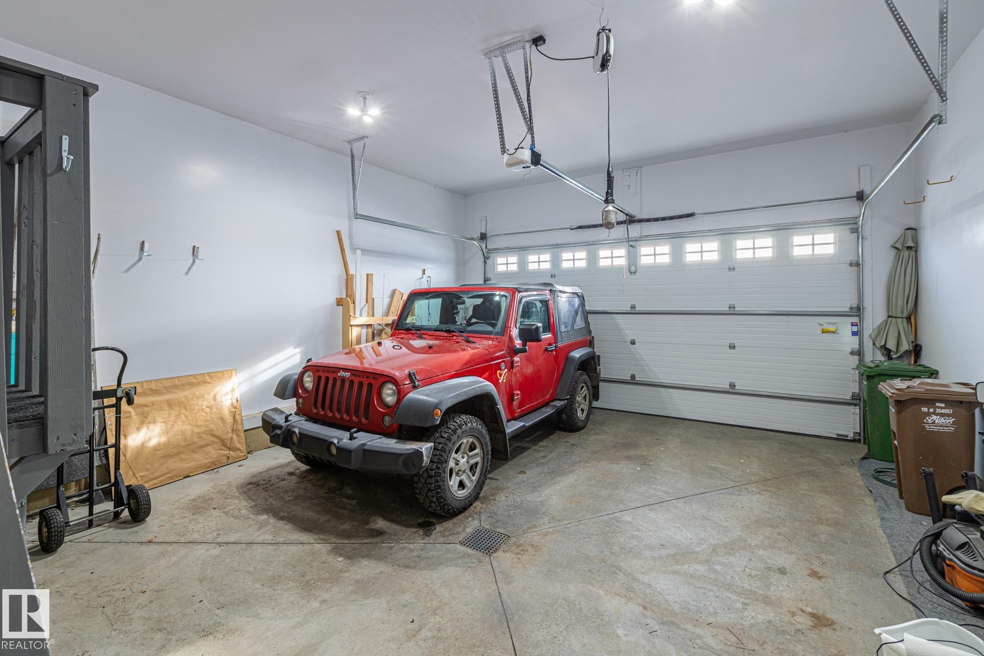 18 8 Lynx Close, St. Albert, AB - Indoor Photo Showing Garage