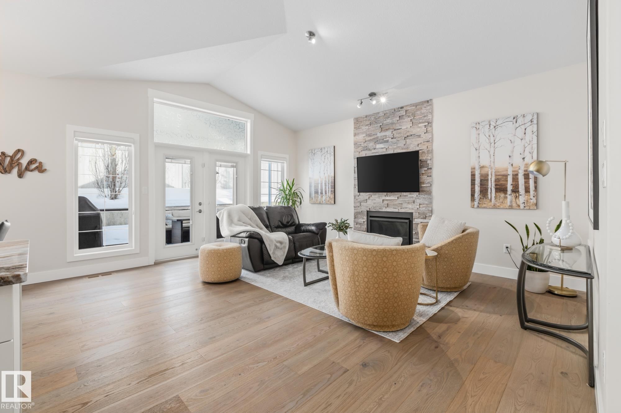 18 8 Lynx Close, St. Albert, AB - Indoor Photo Showing Living Room With Fireplace