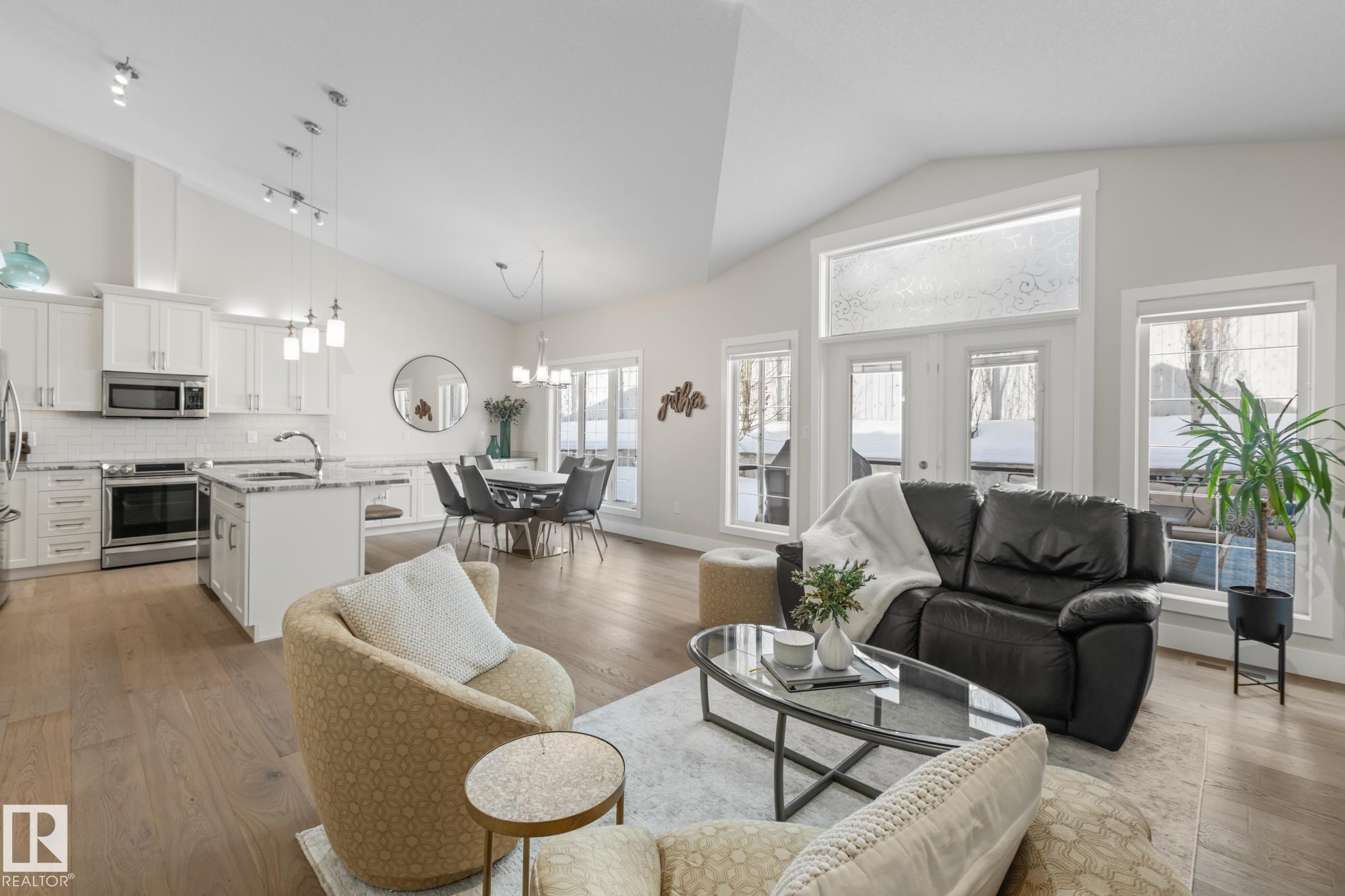 18 8 Lynx Close, St. Albert, AB - Indoor Photo Showing Living Room