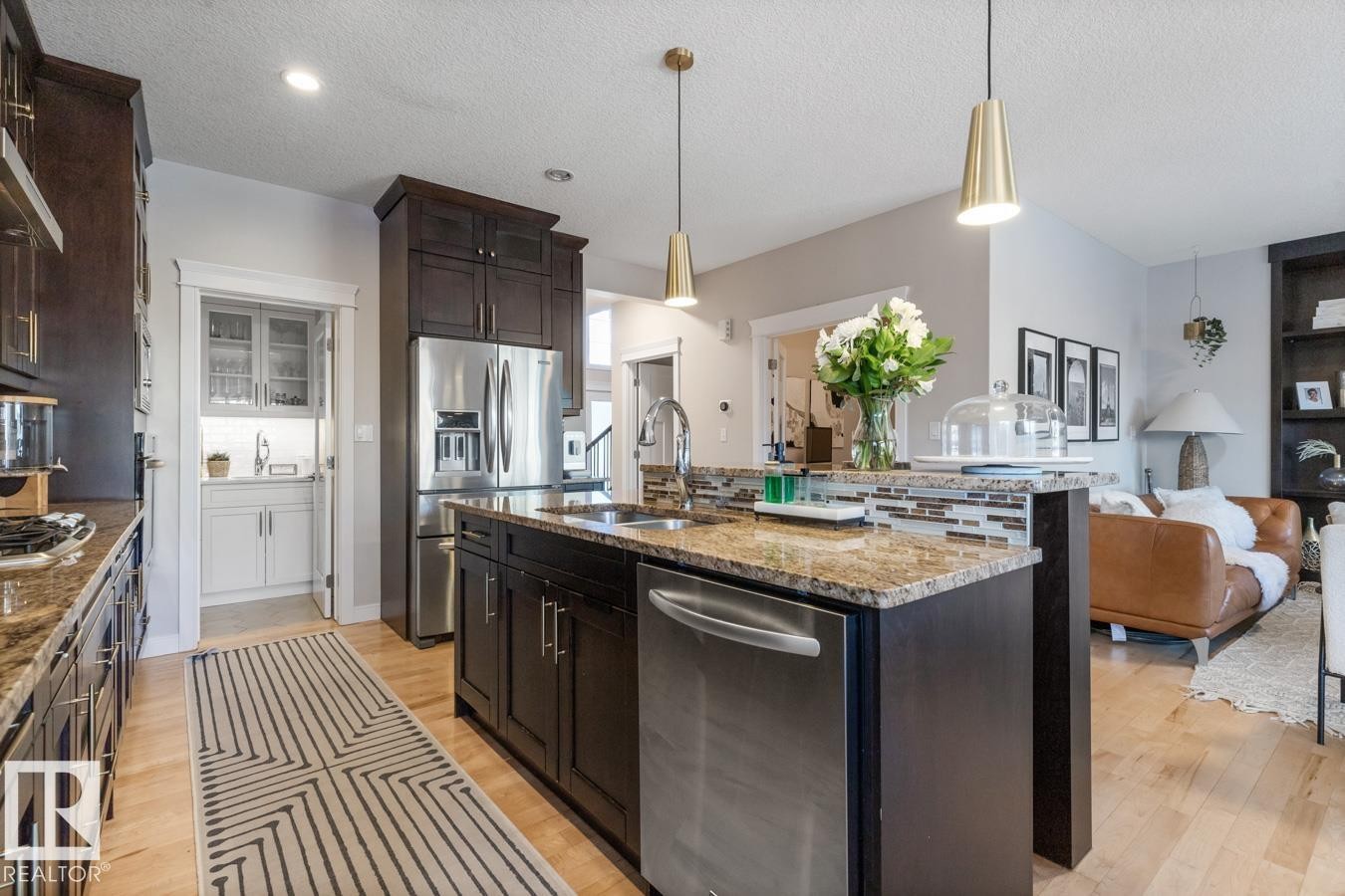 3693 Claxton Place, Edmonton, AB - Indoor Photo Showing Kitchen With Double Sink With Upgraded Kitchen
