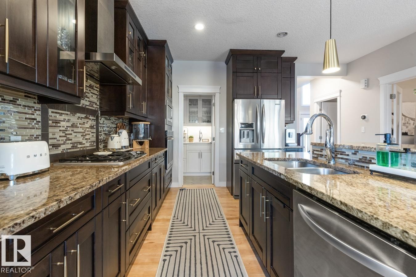 3693 Claxton Place, Edmonton, AB - Indoor Photo Showing Kitchen With Double Sink With Upgraded Kitchen
