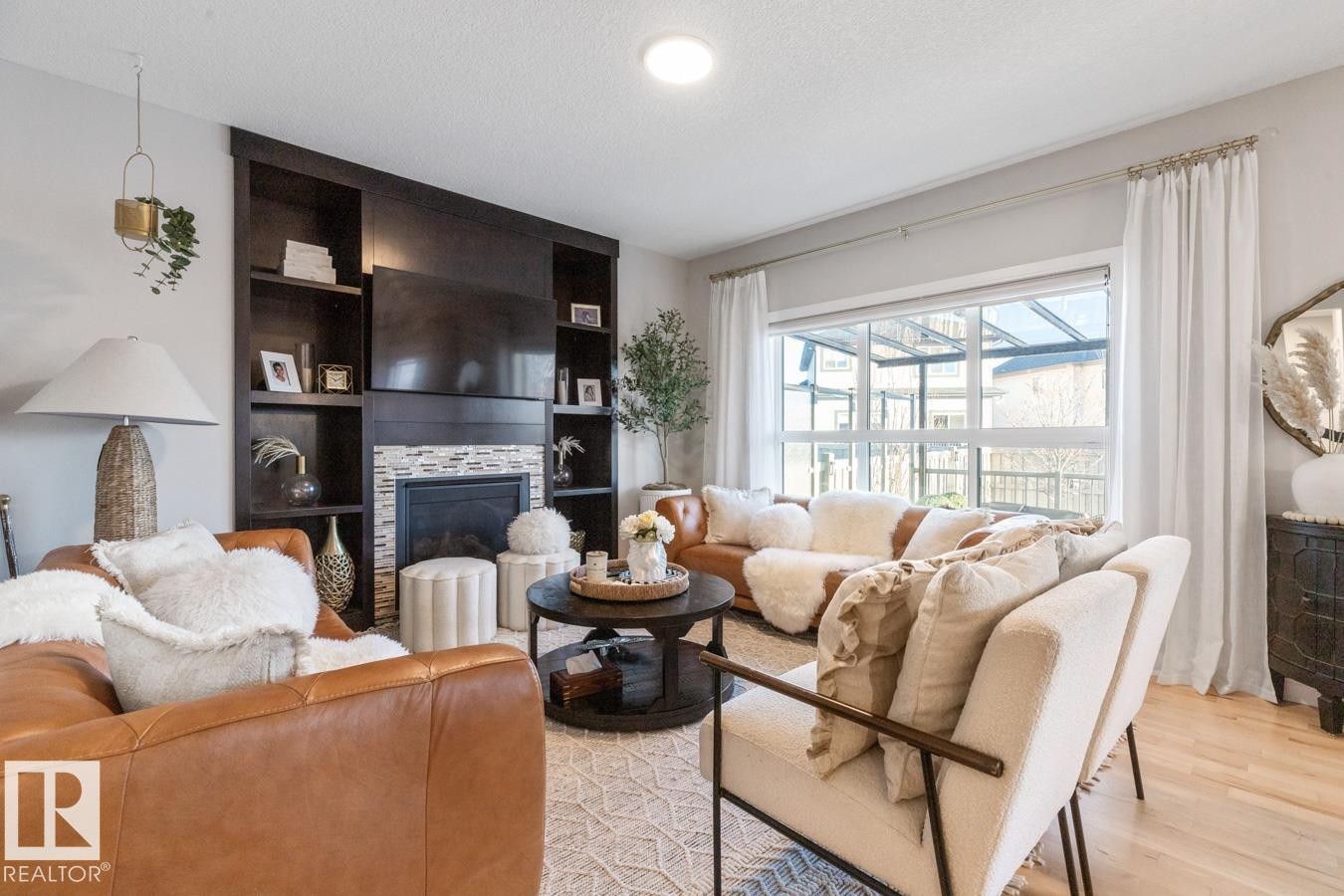 3693 Claxton Place, Edmonton, AB - Indoor Photo Showing Living Room With Fireplace