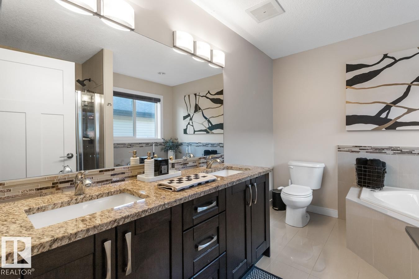 3693 Claxton Place, Edmonton, AB - Indoor Photo Showing Bathroom