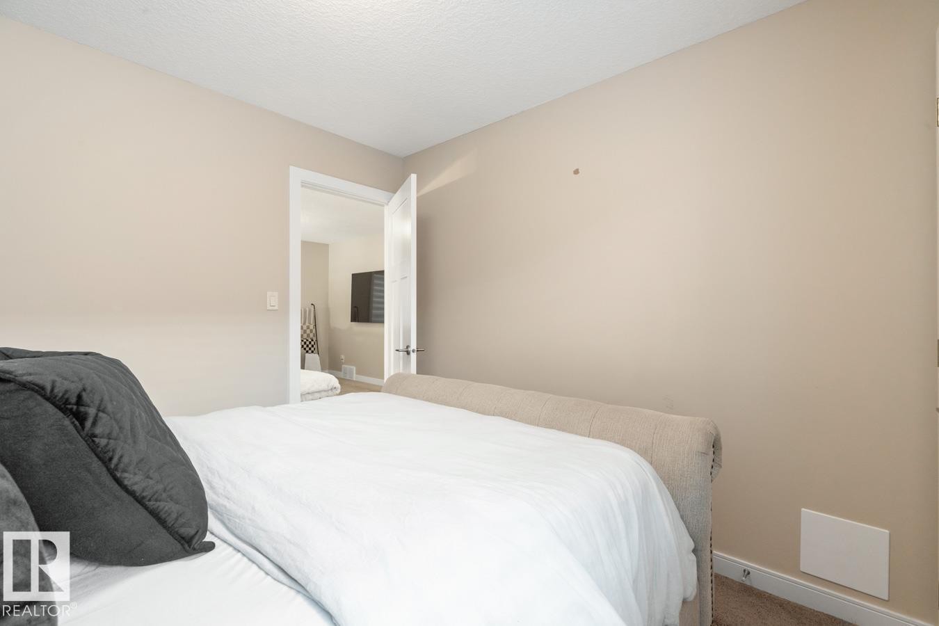 3693 Claxton Place, Edmonton, AB - Indoor Photo Showing Bedroom