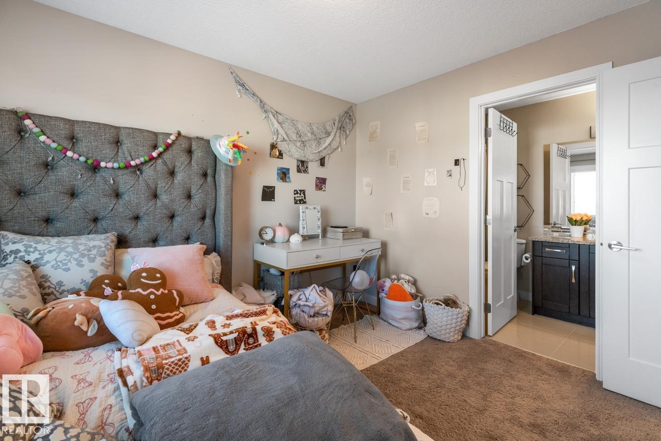 3693 Claxton Place, Edmonton, AB - Indoor