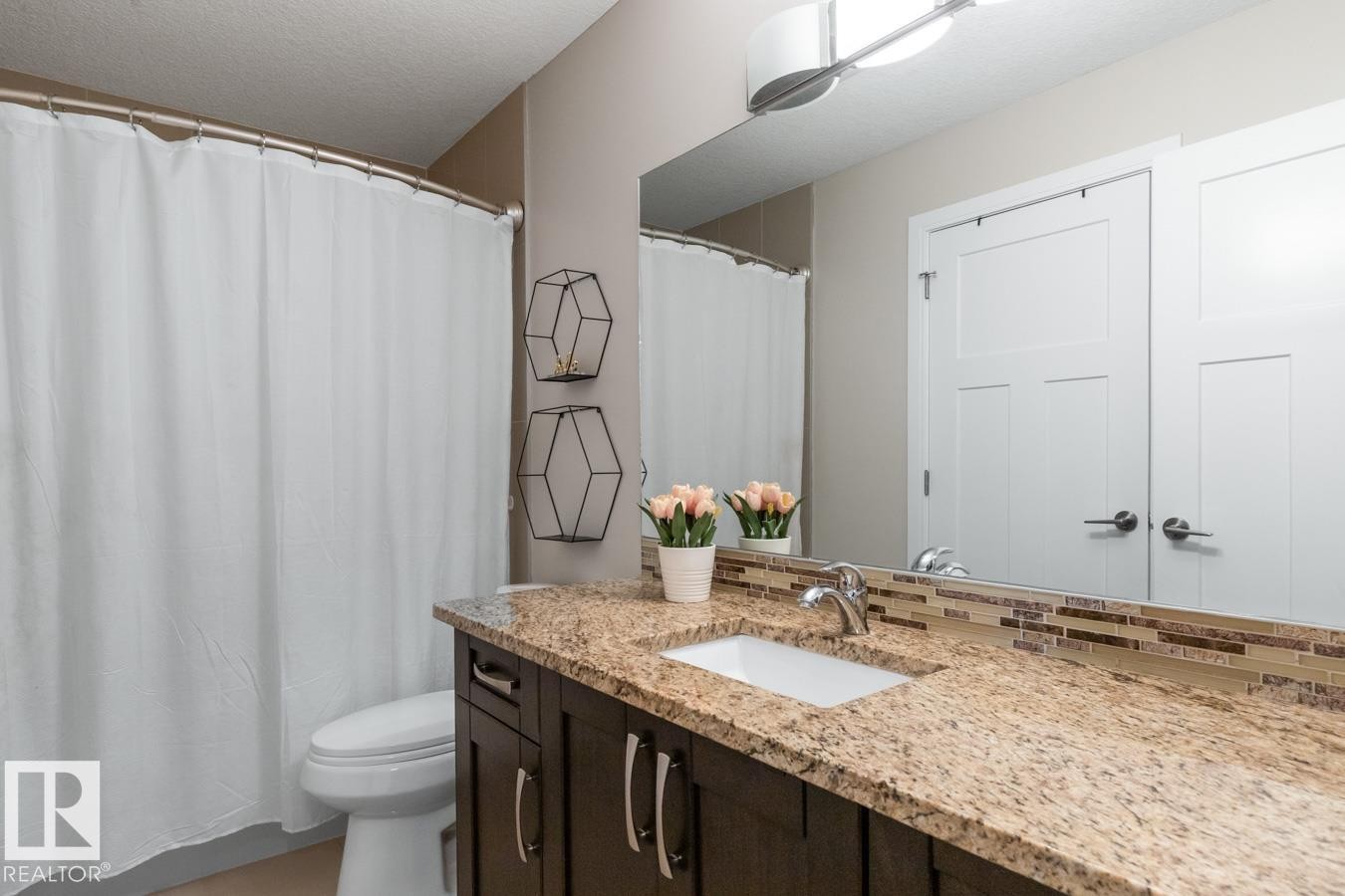 3693 Claxton Place, Edmonton, AB - Indoor Photo Showing Bathroom