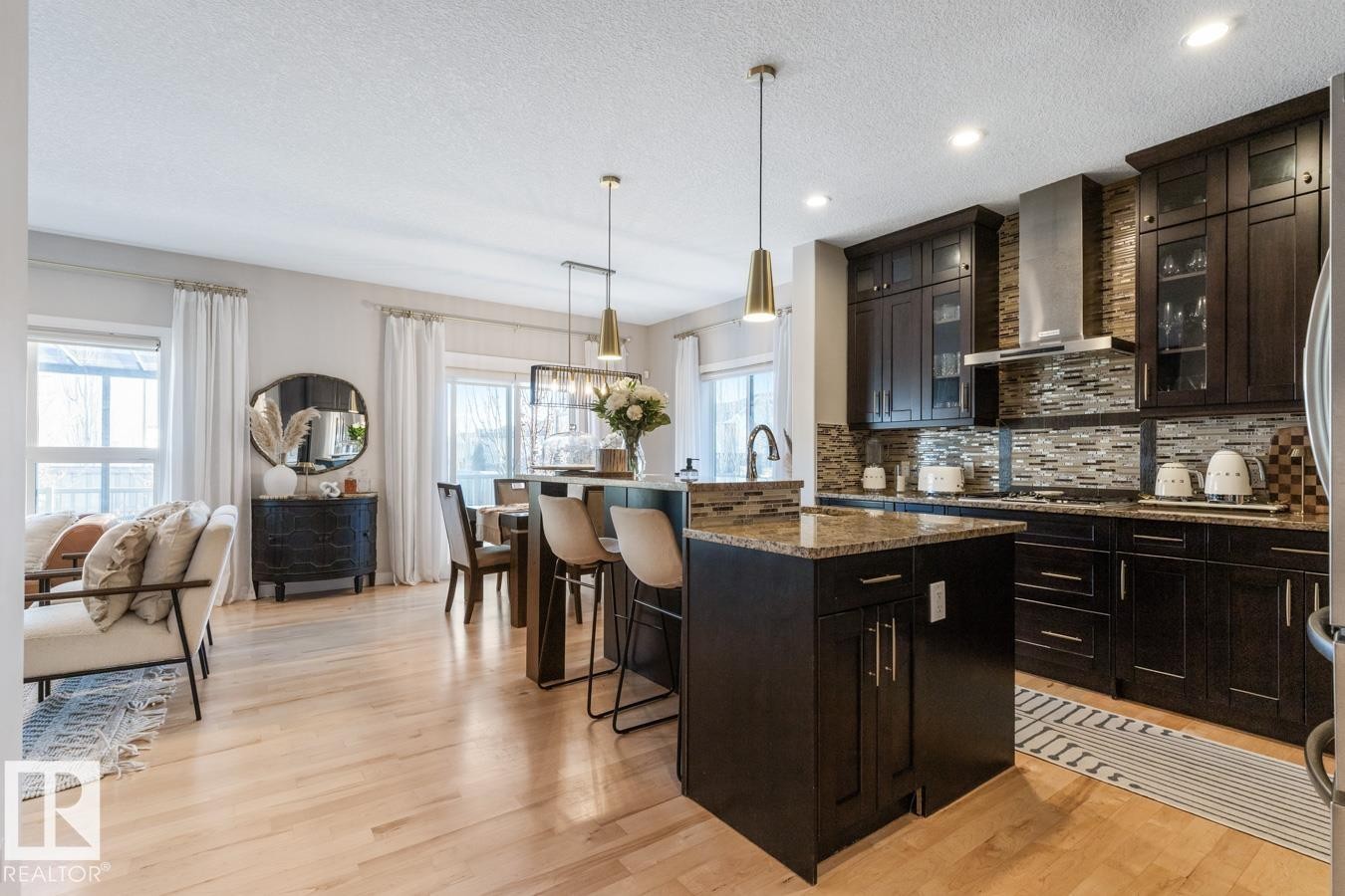 3693 Claxton Place, Edmonton, AB - Indoor Photo Showing Kitchen With Upgraded Kitchen