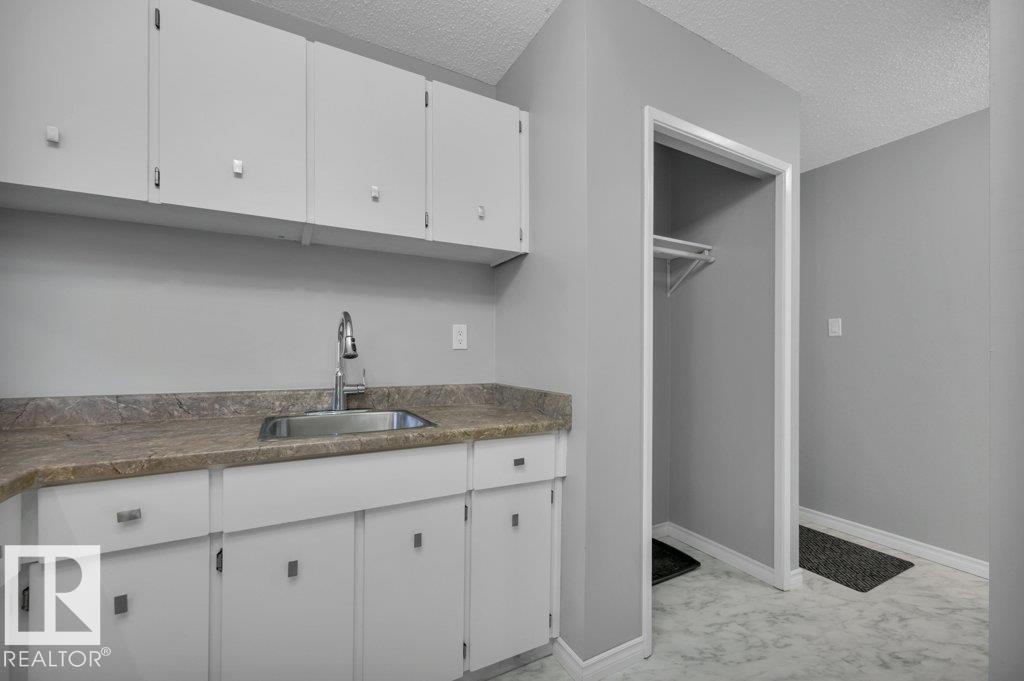 3 7404 38 Avenue, Edmonton, AB - Indoor