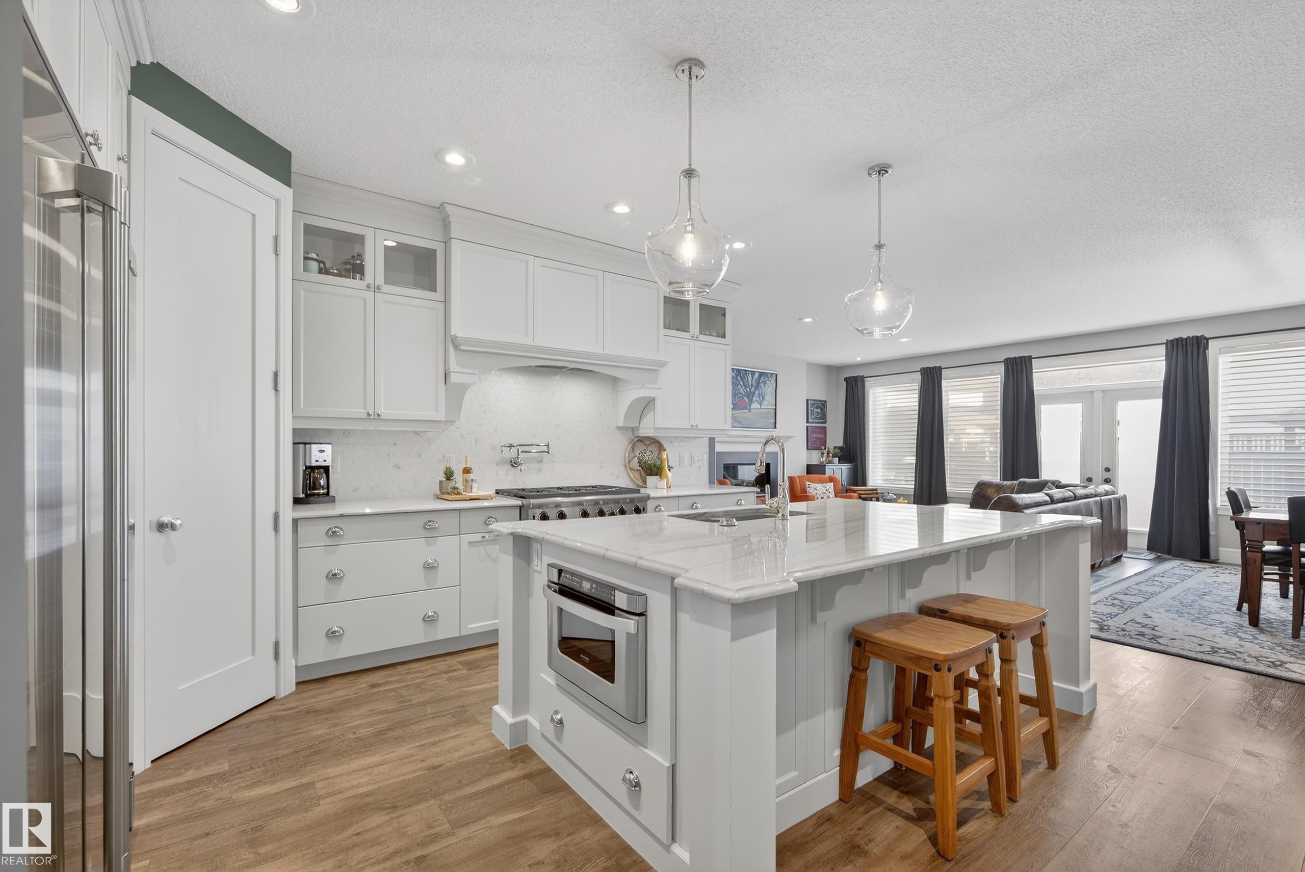 3687 Westcliff Way, Edmonton, AB - Indoor Photo Showing Kitchen With Upgraded Kitchen