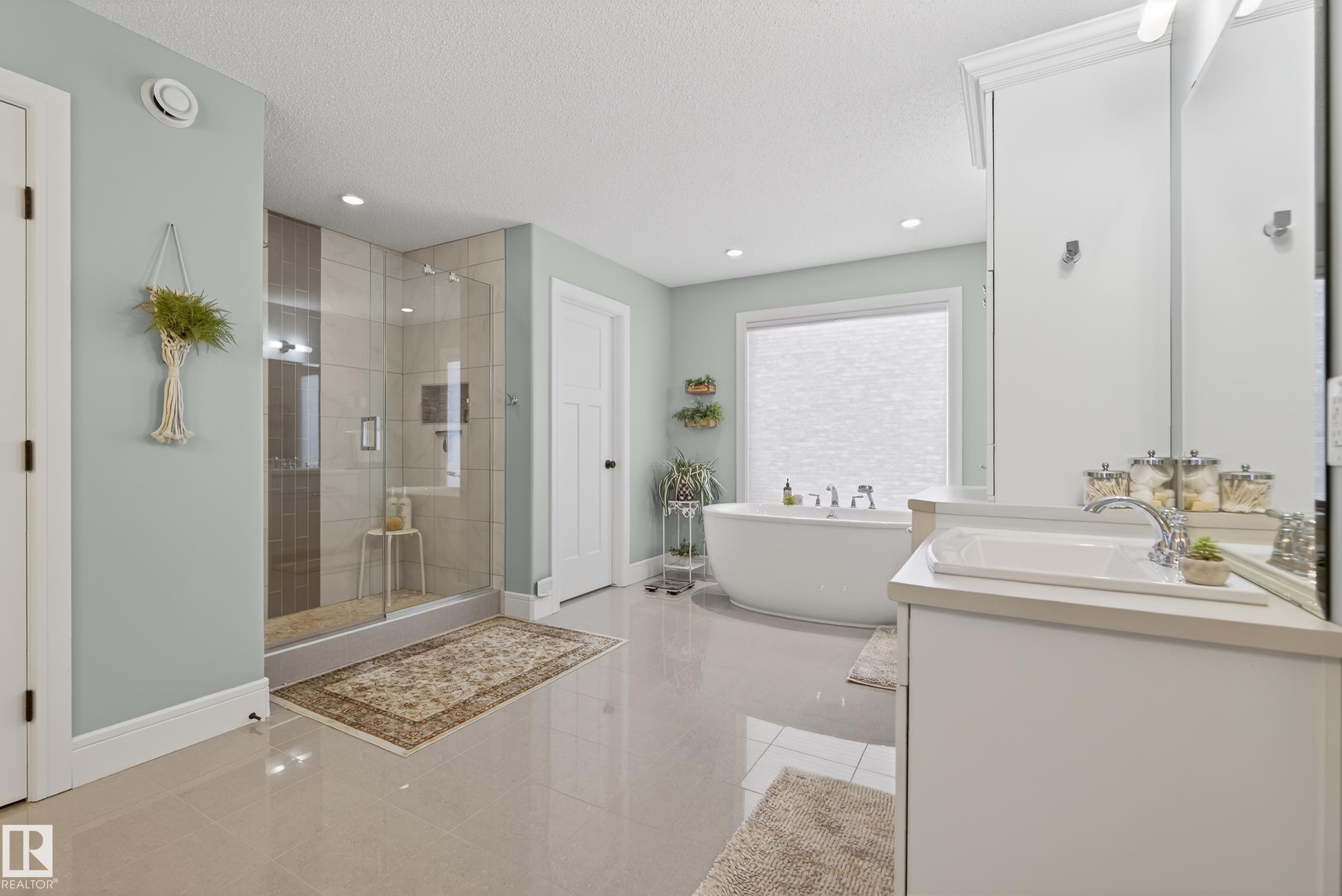 3687 Westcliff Way, Edmonton, AB - Indoor Photo Showing Bathroom