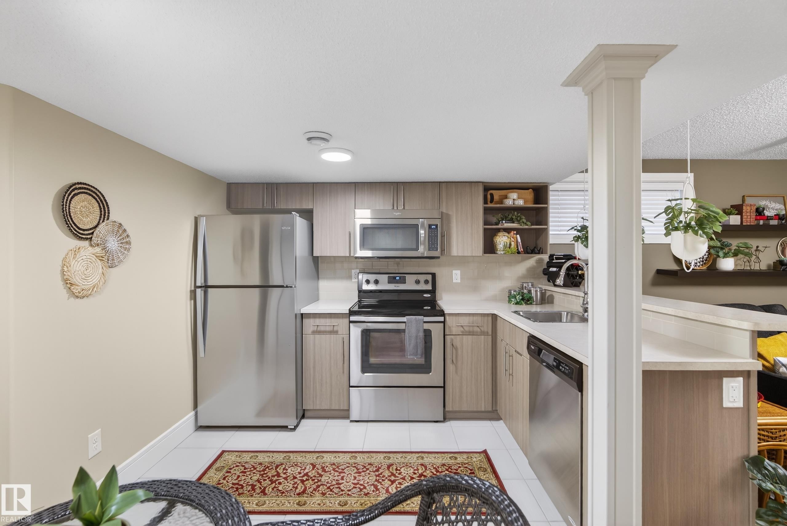 3687 Westcliff Way, Edmonton, AB - Indoor Photo Showing Kitchen