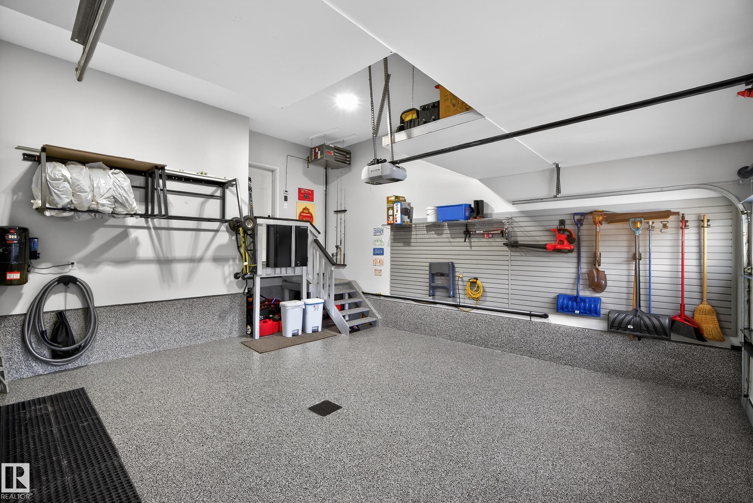 3687 Westcliff Way, Edmonton, AB - Indoor Photo Showing Garage
