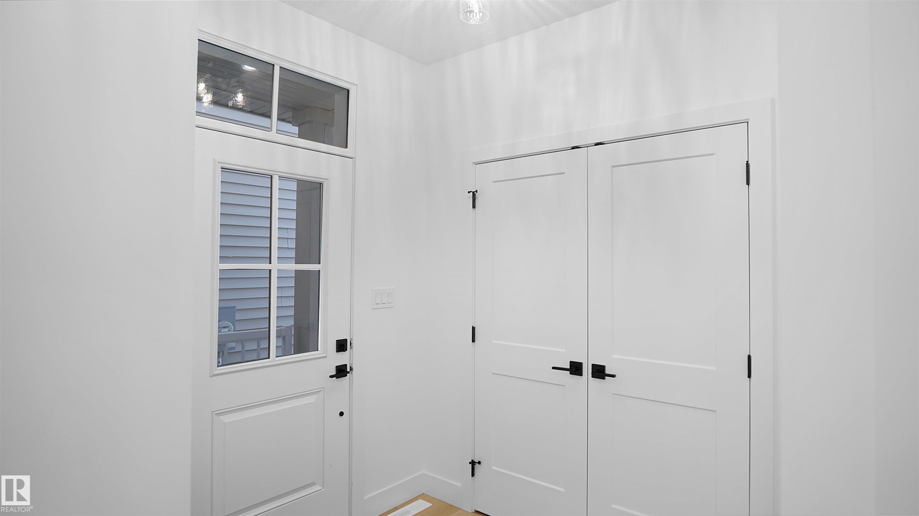 Doorway to property - 711 31 Avenue, Edmonton, AB - Indoor Photo Showing Other Room