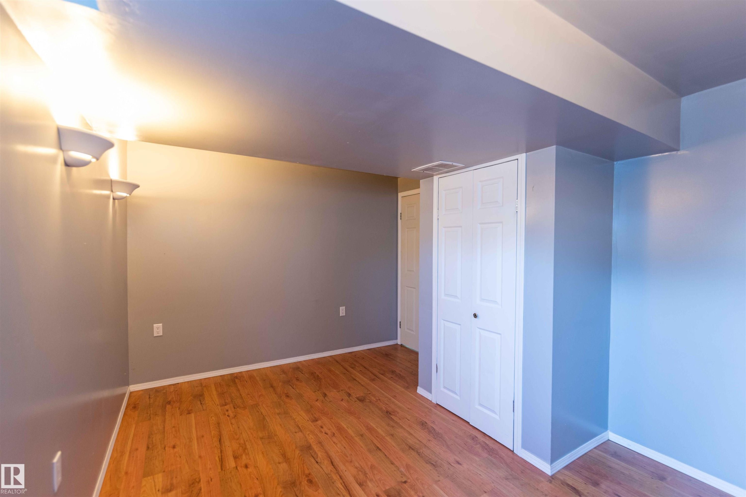 11211 11 Ave, Edmonton, AB - Indoor Photo Showing Other Room