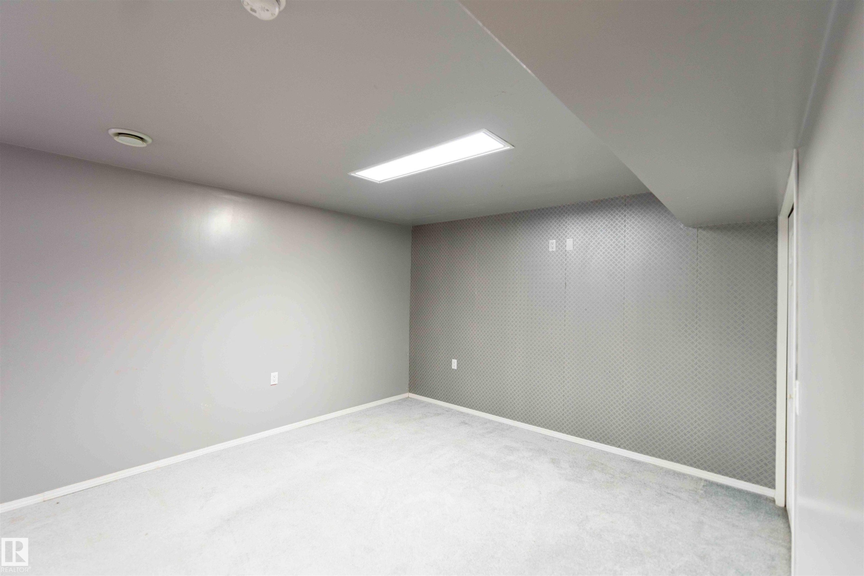 11211 11 Ave, Edmonton, AB - Indoor Photo Showing Basement