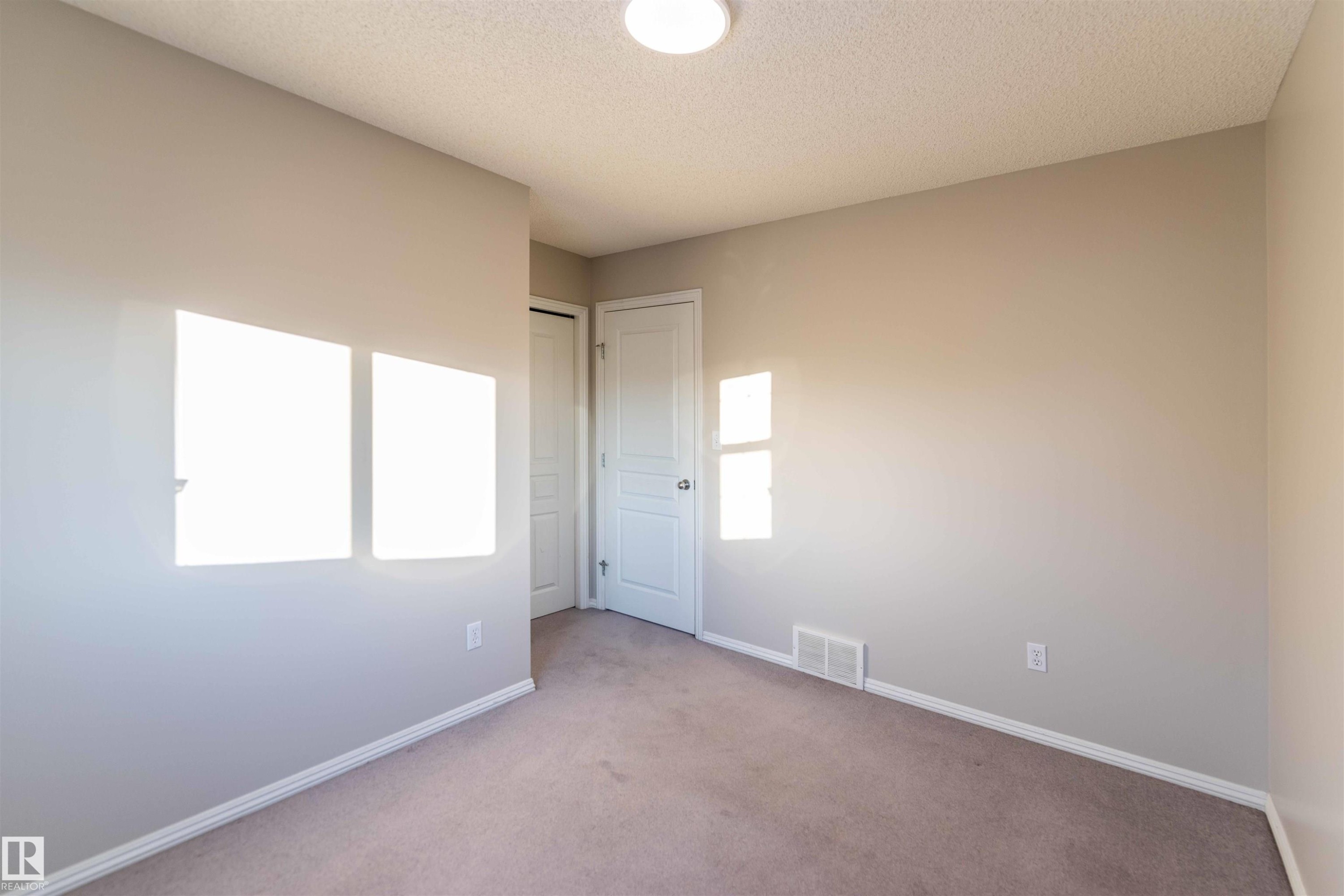 11211 11 Ave, Edmonton, AB - Indoor Photo Showing Other Room