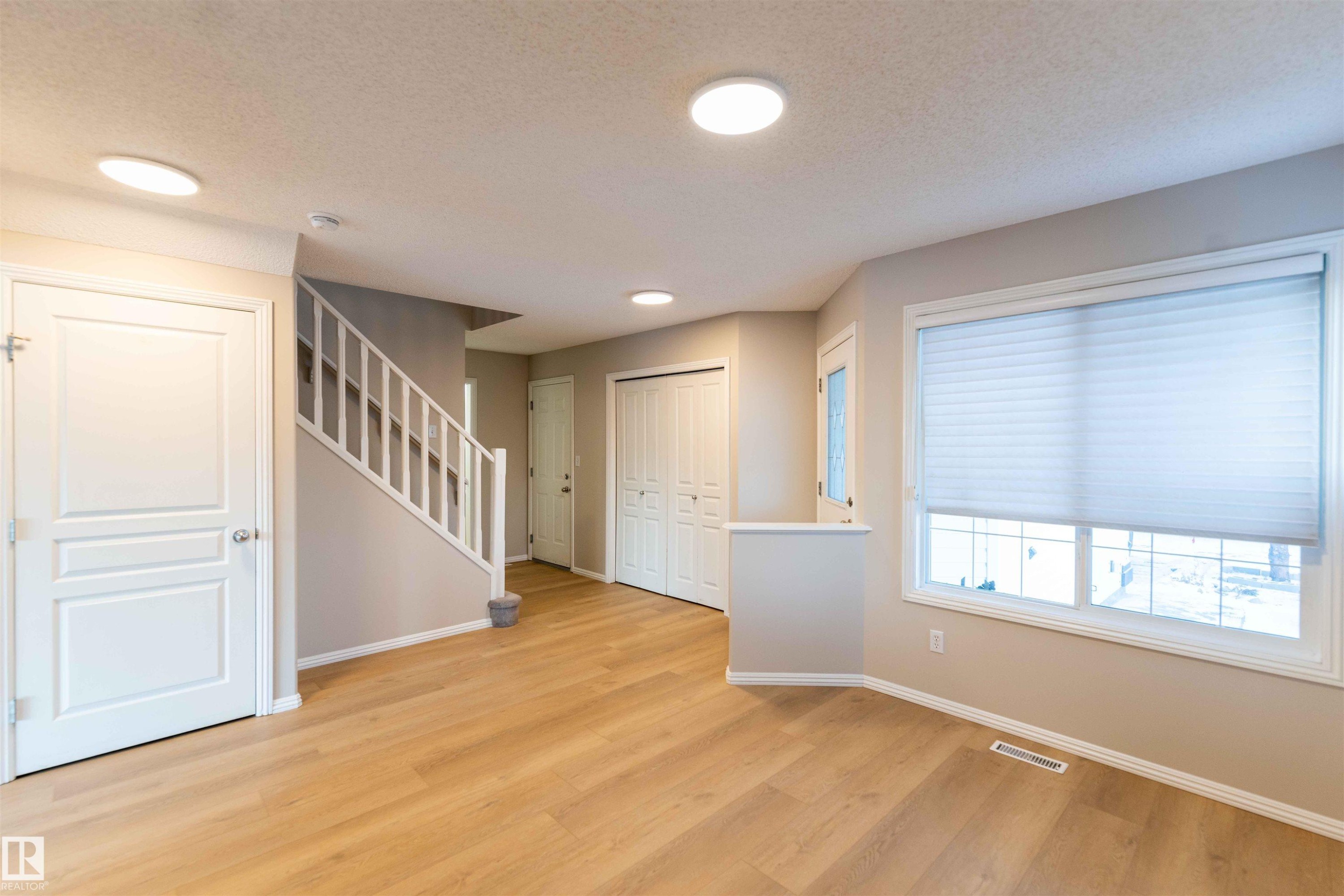 11211 11 Ave, Edmonton, AB - Indoor Photo Showing Other Room