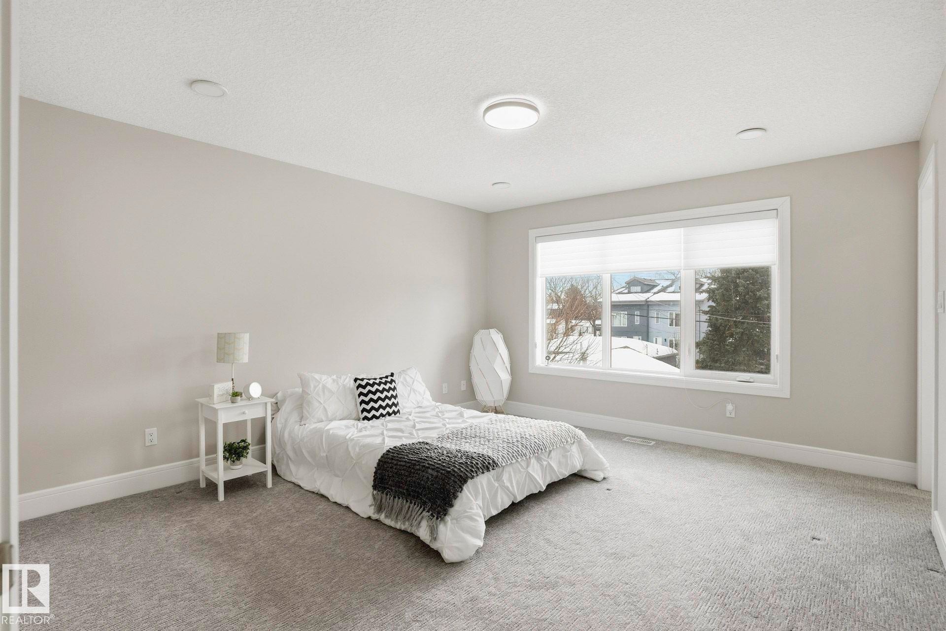 10633 64 Avenue, Edmonton, AB - Indoor Photo Showing Bedroom