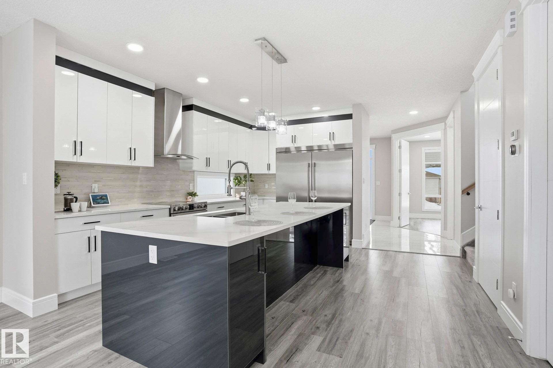 10633 64 Avenue, Edmonton, AB - Indoor Photo Showing Kitchen With Upgraded Kitchen