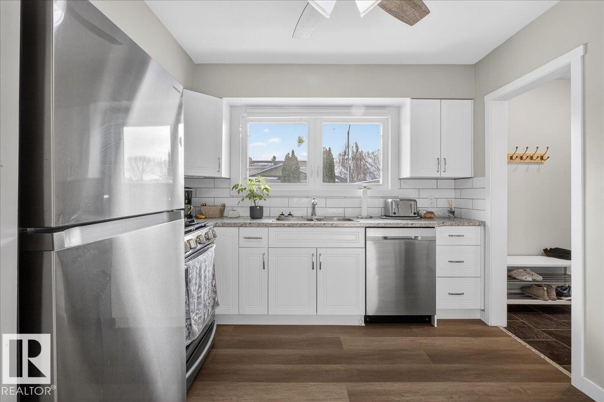 9909 77 Street, Edmonton, AB - Indoor Photo Showing Kitchen